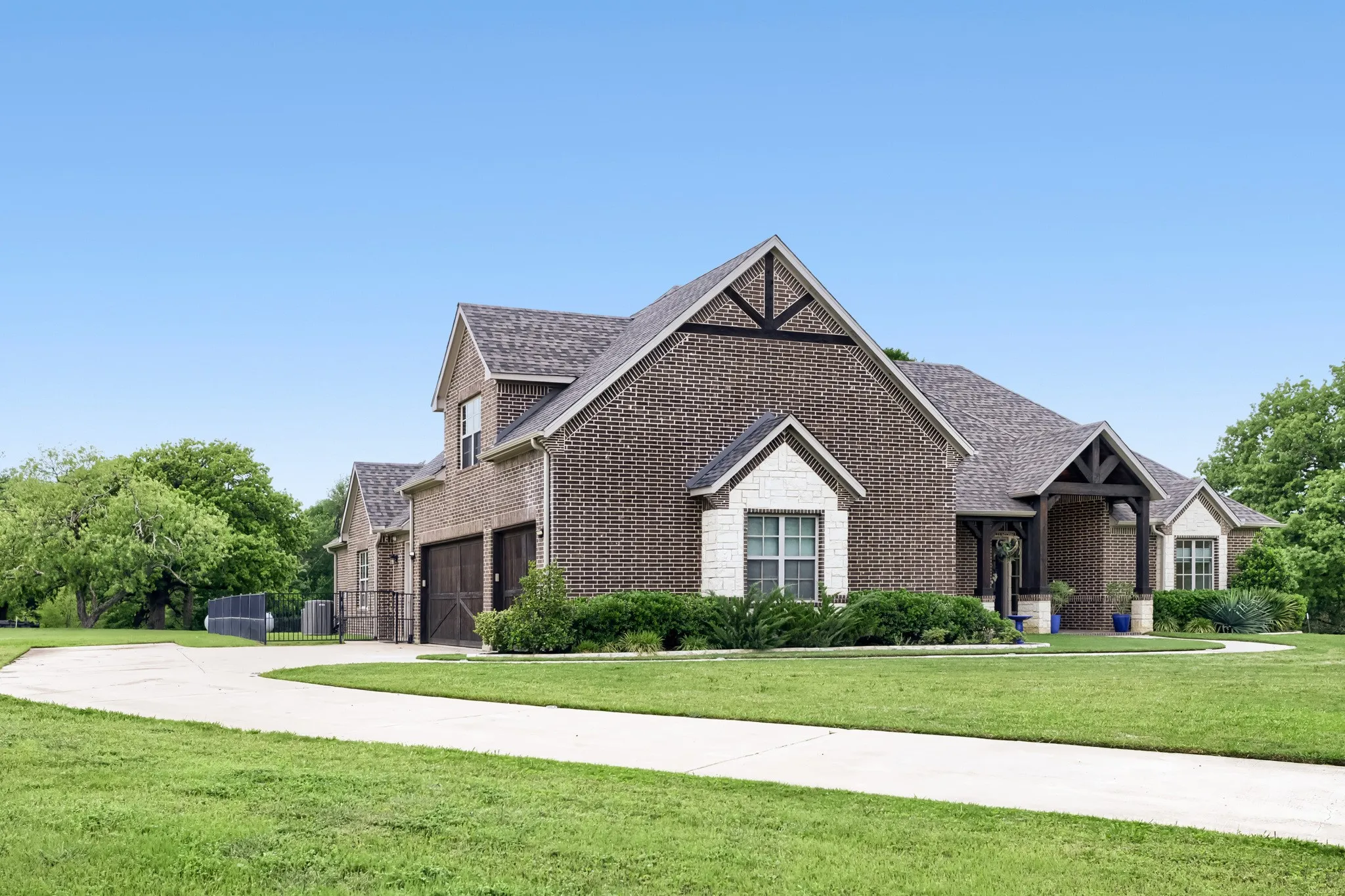 Single Family Residence For Sale in Denton County , 3797 Kayewood Drive, Little Elm, Texas 75068, 4 Bedroom, 5 Bathroom, 3 Garage spaces, 3,985 Sqft, built in 2017, Preowned, mls#21238371, Real Estate Agent in Little Elm, Homes For Sale in Denton county, Homes For Sale in Little Elm, Realtor in Little Elm Texas, Real Estate Brokerage Independent Realty Texas, Luminita Cordes Realtor