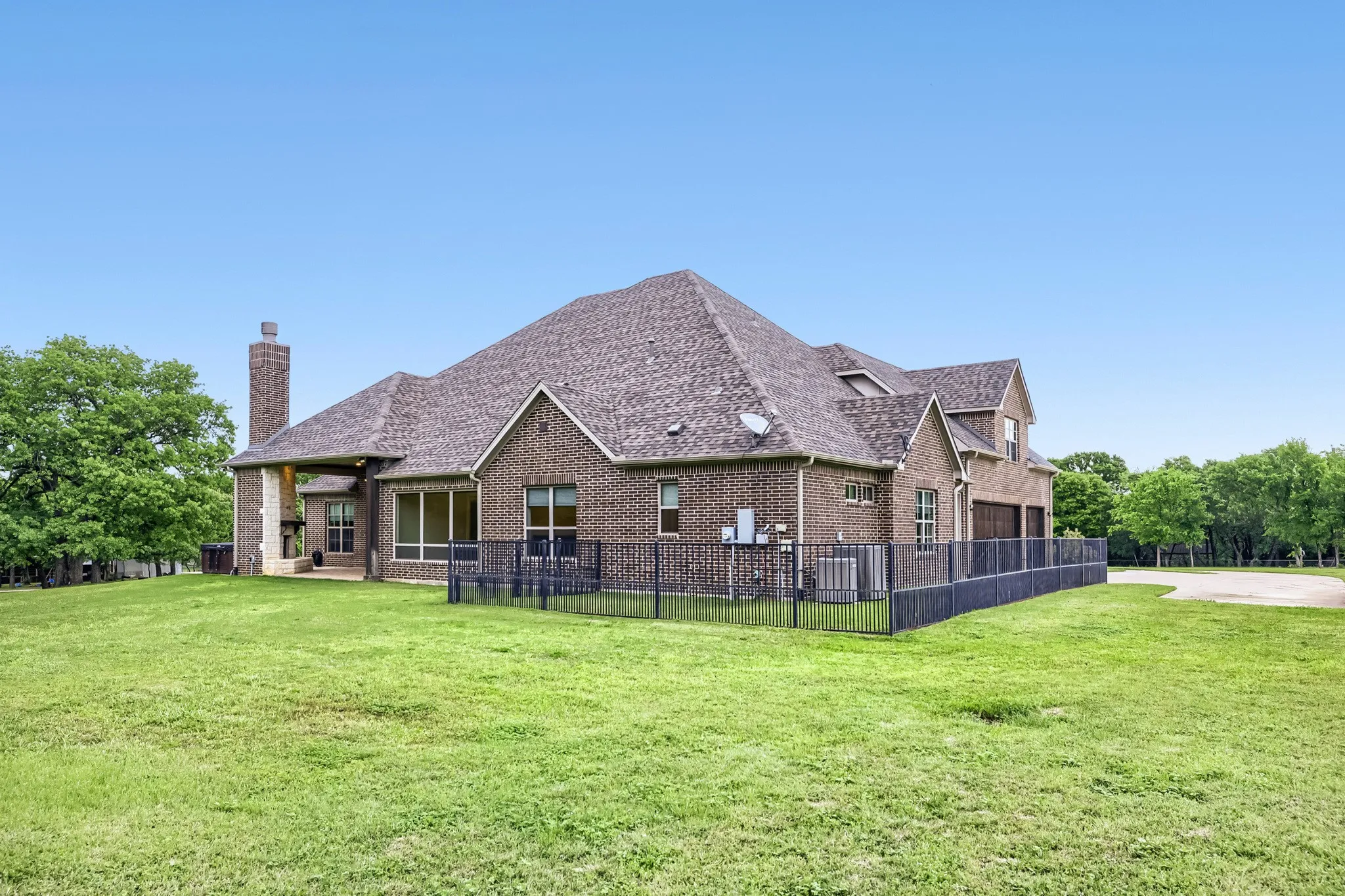 Single Family Residence For Sale in Denton County , 3797 Kayewood Drive, Little Elm, Texas 75068, 4 Bedroom, 5 Bathroom, 3 Garage spaces, 3,985 Sqft, built in 2017, Preowned, mls#21238371, Real Estate Agent in Little Elm, Homes For Sale in Denton county, Homes For Sale in Little Elm, Realtor in Little Elm Texas, Real Estate Brokerage Independent Realty Texas, Luminita Cordes Realtor