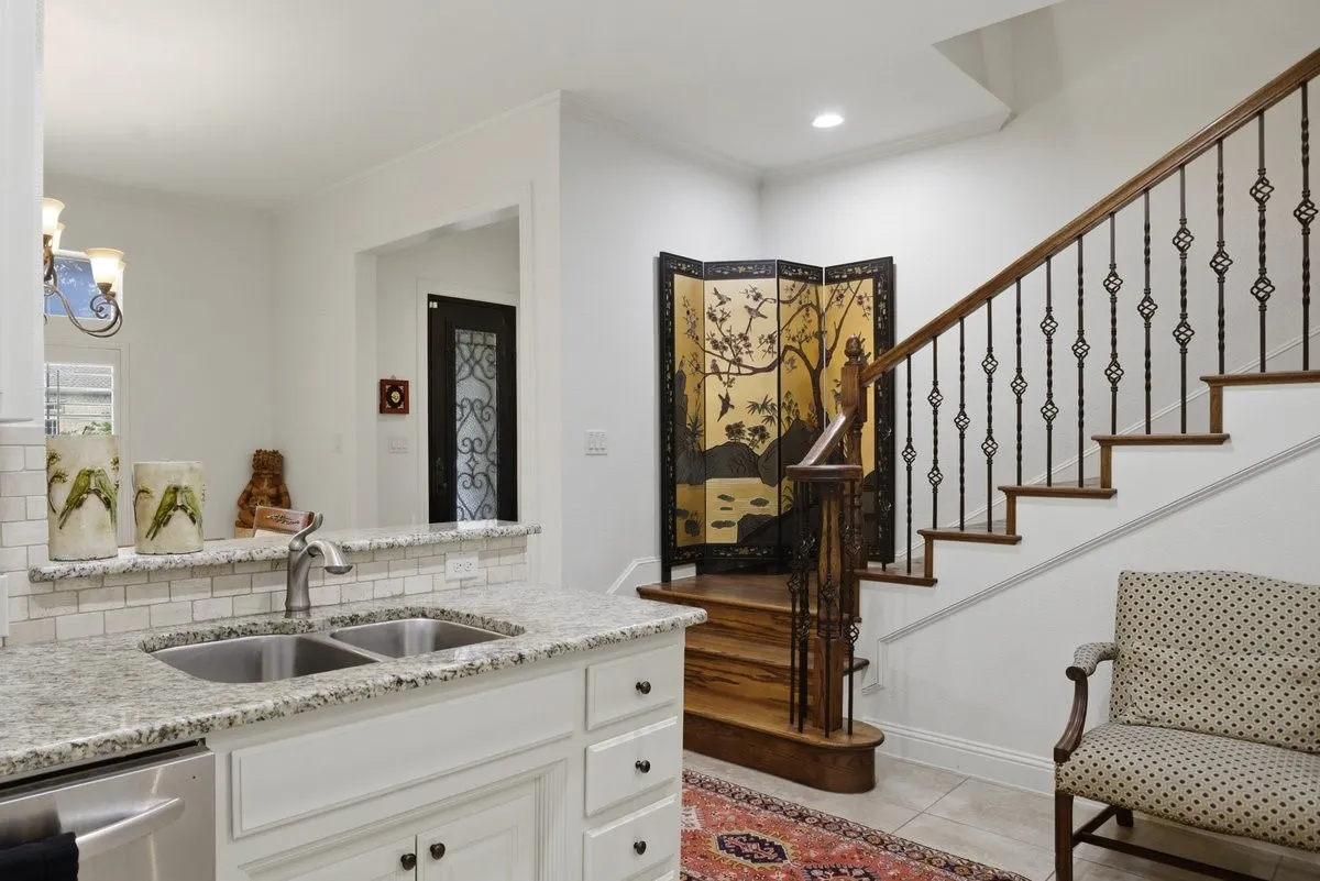 Townhouse For Sale in Tarrant County , 5026 Pershing Avenue, Fort Worth, Texas 76107, 2 Bedroom, 3 Bathroom, 1 Garage spaces, 2,320 Sqft, built in 2011, Preowned, mls#21242581, Real Estate Agent in Fort Worth, Homes For Sale in Tarrant county, Homes For Sale in Fort Worth, Realtor in Fort Worth Texas, Real Estate Brokerage Independent Realty Texas, Luminita Cordes Realtor