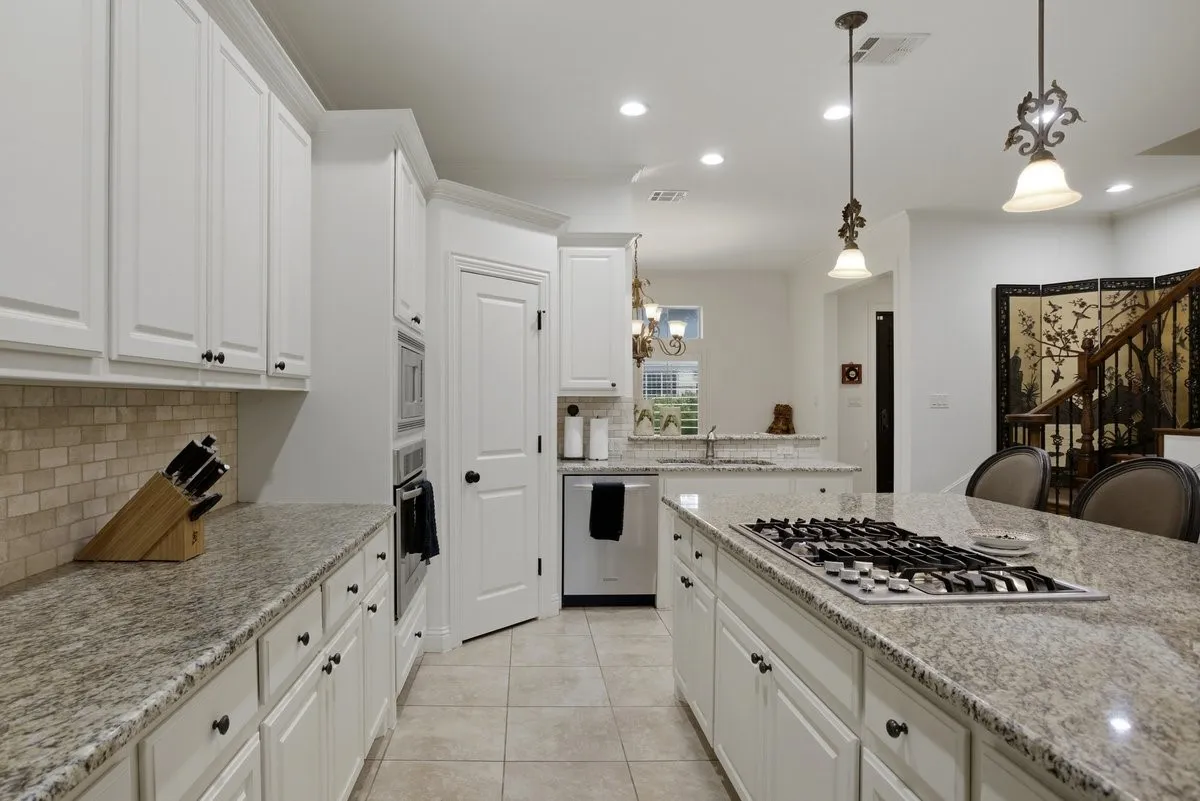 Townhouse For Sale in Tarrant County , 5026 Pershing Avenue, Fort Worth, Texas 76107, 2 Bedroom, 3 Bathroom, 1 Garage spaces, 2,320 Sqft, built in 2011, Preowned, mls#21242581, Real Estate Agent in Fort Worth, Homes For Sale in Tarrant county, Homes For Sale in Fort Worth, Realtor in Fort Worth Texas, Real Estate Brokerage Independent Realty Texas, Luminita Cordes Realtor