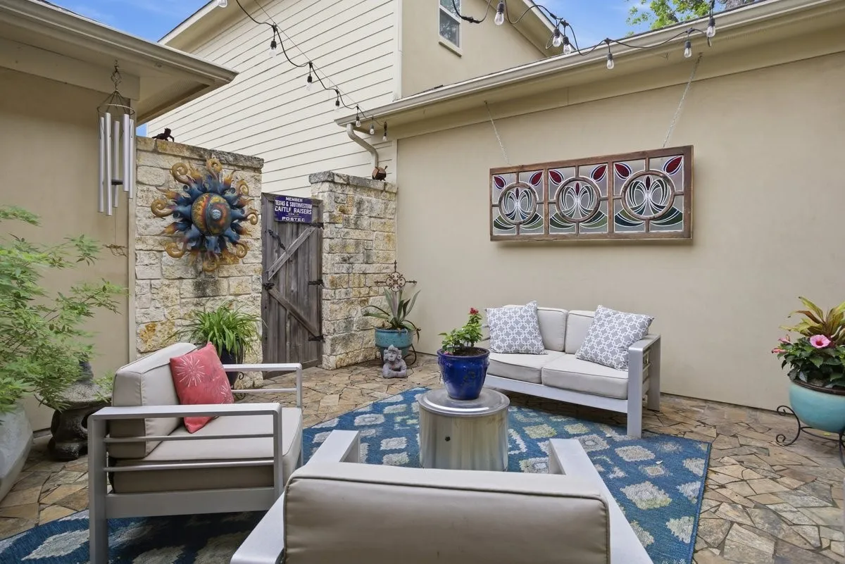 Townhouse For Sale in Tarrant County , 5026 Pershing Avenue, Fort Worth, Texas 76107, 2 Bedroom, 3 Bathroom, 1 Garage spaces, 2,320 Sqft, built in 2011, Preowned, mls#21242581, Real Estate Agent in Fort Worth, Homes For Sale in Tarrant county, Homes For Sale in Fort Worth, Realtor in Fort Worth Texas, Real Estate Brokerage Independent Realty Texas, Luminita Cordes Realtor