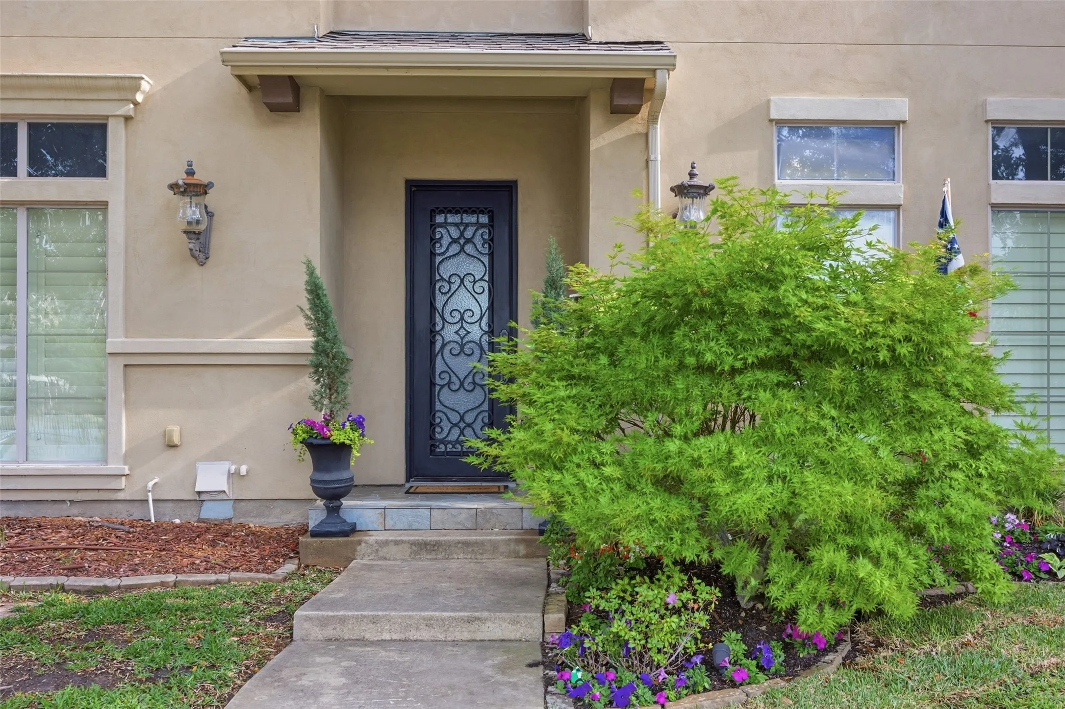 Townhouse For Sale in Tarrant County , 5026 Pershing Avenue, Fort Worth, Texas 76107, 2 Bedroom, 3 Bathroom, 1 Garage spaces, 2,320 Sqft, built in 2011, Preowned, mls#21242581, Real Estate Agent in Fort Worth, Homes For Sale in Tarrant county, Homes For Sale in Fort Worth, Realtor in Fort Worth Texas, Real Estate Brokerage Independent Realty Texas, Luminita Cordes Realtor