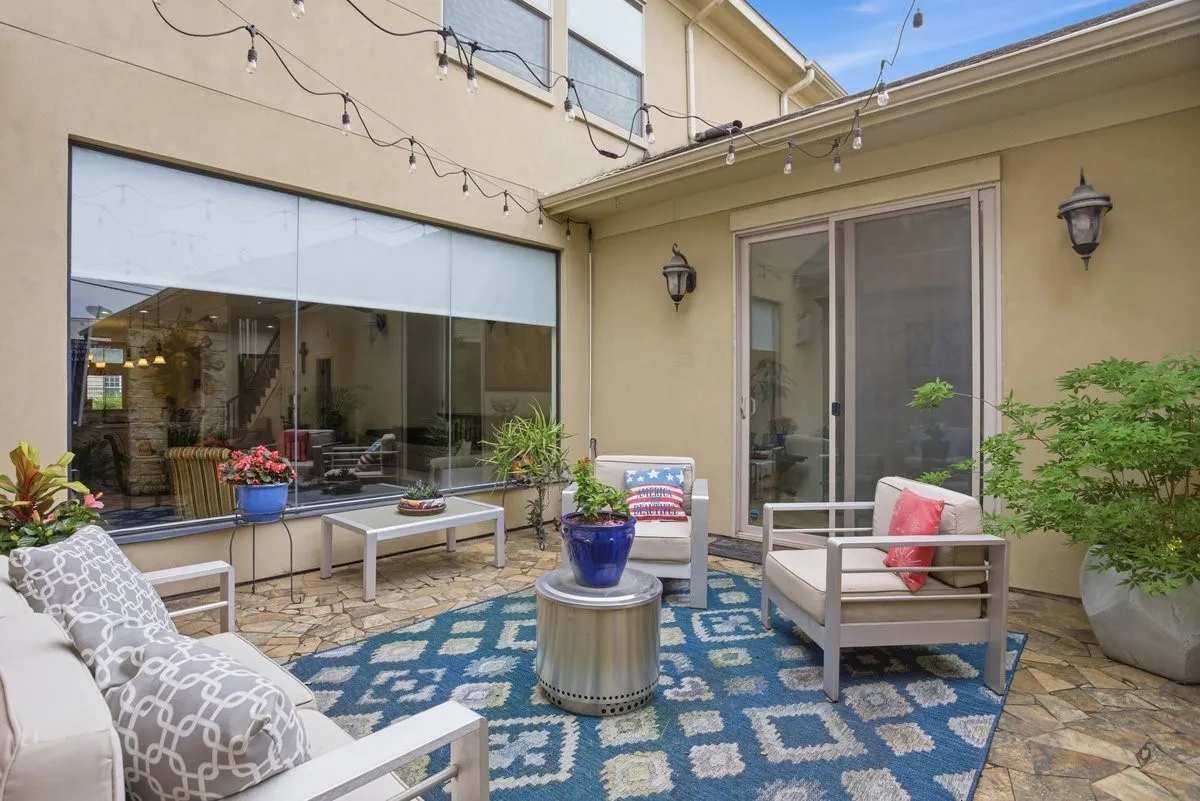 Townhouse For Sale in Tarrant County , 5026 Pershing Avenue, Fort Worth, Texas 76107, 2 Bedroom, 3 Bathroom, 1 Garage spaces, 2,320 Sqft, built in 2011, Preowned, mls#21242581, Real Estate Agent in Fort Worth, Homes For Sale in Tarrant county, Homes For Sale in Fort Worth, Realtor in Fort Worth Texas, Real Estate Brokerage Independent Realty Texas, Luminita Cordes Realtor