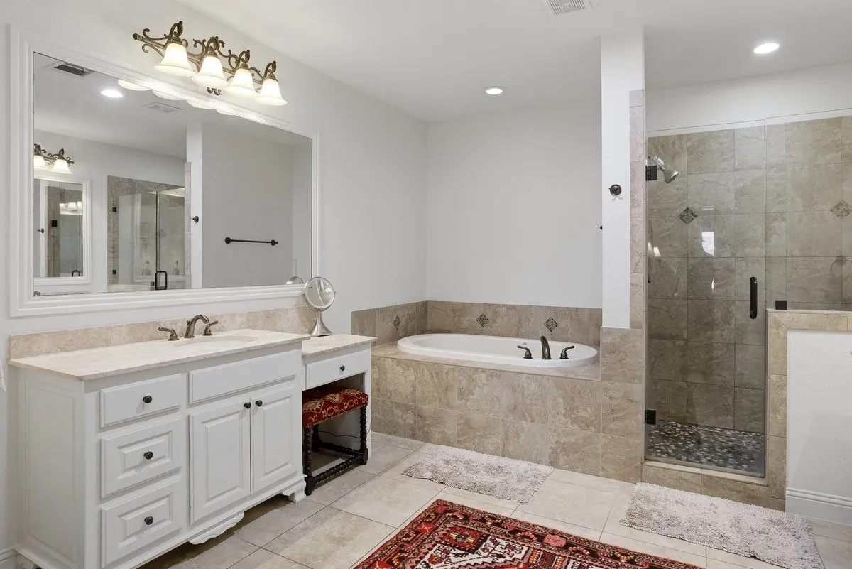 Townhouse For Sale in Tarrant County , 5026 Pershing Avenue, Fort Worth, Texas 76107, 2 Bedroom, 3 Bathroom, 1 Garage spaces, 2,320 Sqft, built in 2011, Preowned, mls#21242581, Real Estate Agent in Fort Worth, Homes For Sale in Tarrant county, Homes For Sale in Fort Worth, Realtor in Fort Worth Texas, Real Estate Brokerage Independent Realty Texas, Luminita Cordes Realtor