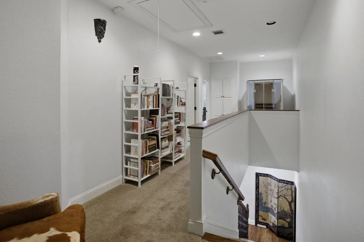 Townhouse For Sale in Tarrant County , 5026 Pershing Avenue, Fort Worth, Texas 76107, 2 Bedroom, 3 Bathroom, 1 Garage spaces, 2,320 Sqft, built in 2011, Preowned, mls#21242581, Real Estate Agent in Fort Worth, Homes For Sale in Tarrant county, Homes For Sale in Fort Worth, Realtor in Fort Worth Texas, Real Estate Brokerage Independent Realty Texas, Luminita Cordes Realtor