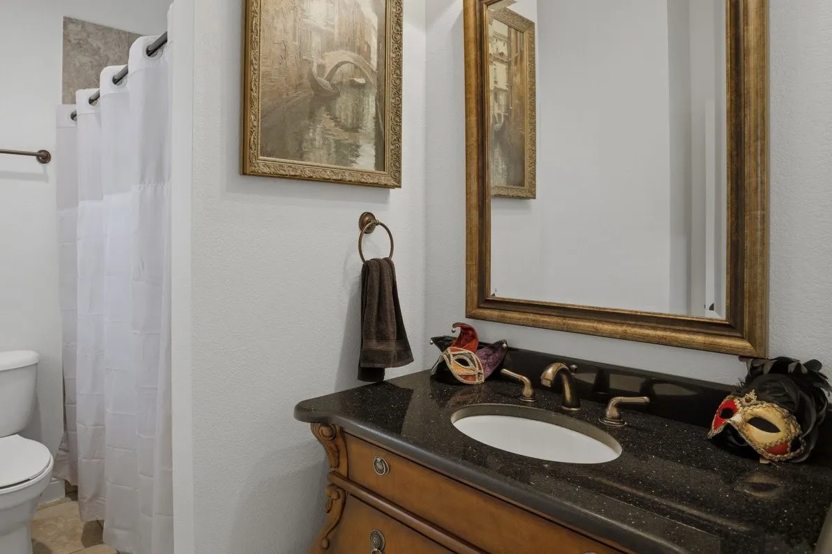 Townhouse For Sale in Tarrant County , 5026 Pershing Avenue, Fort Worth, Texas 76107, 2 Bedroom, 3 Bathroom, 1 Garage spaces, 2,320 Sqft, built in 2011, Preowned, mls#21242581, Real Estate Agent in Fort Worth, Homes For Sale in Tarrant county, Homes For Sale in Fort Worth, Realtor in Fort Worth Texas, Real Estate Brokerage Independent Realty Texas, Luminita Cordes Realtor