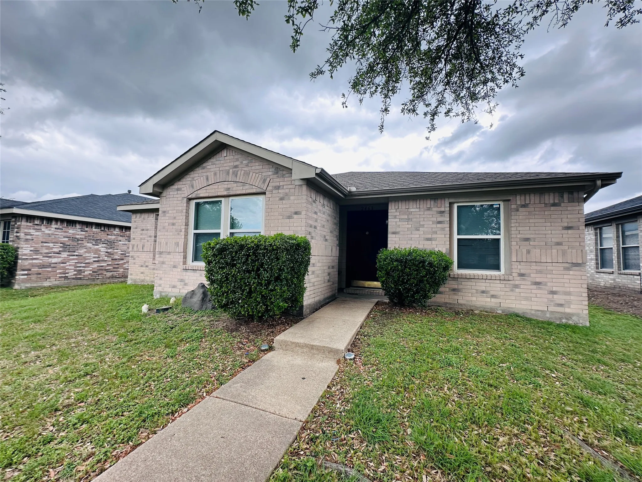 Single Family Residence For Sale in Dallas County , 2463 Marimont Lane, Lancaster, Texas 75134, 3 Bedroom, 2 Bathroom, 2 Garage spaces, 1,660 Sqft, built in 2001, mls#21242861, Real Estate Agent in Lancaster, Homes For Sale in Dallas county, Homes For Sale in Lancaster, Realtor in Lancaster Texas, Real Estate Brokerage Independent Realty Texas, Luminita Cordes Realtor