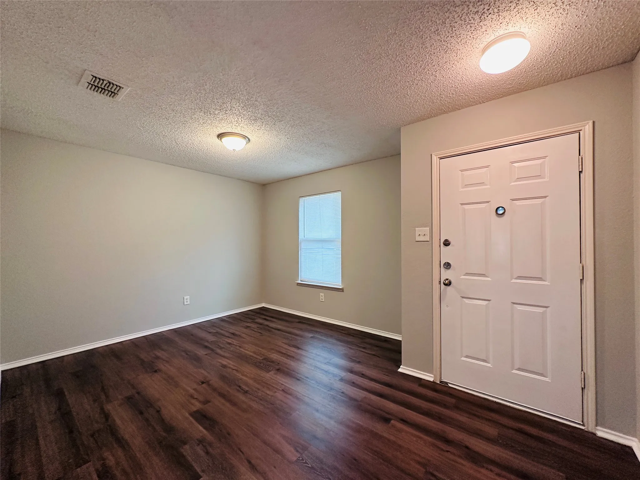 Single Family Residence For Sale in Dallas County , 2463 Marimont Lane, Lancaster, Texas 75134, 3 Bedroom, 2 Bathroom, 2 Garage spaces, 1,660 Sqft, built in 2001, mls#21242861, Real Estate Agent in Lancaster, Homes For Sale in Dallas county, Homes For Sale in Lancaster, Realtor in Lancaster Texas, Real Estate Brokerage Independent Realty Texas, Luminita Cordes Realtor