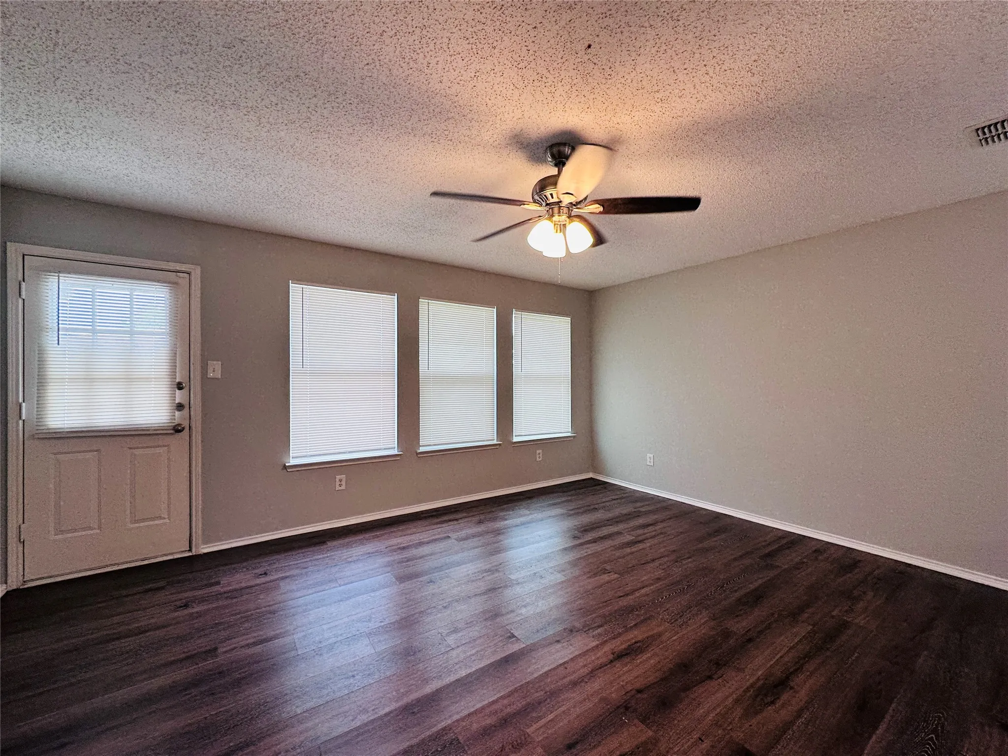 Single Family Residence For Sale in Dallas County , 2463 Marimont Lane, Lancaster, Texas 75134, 3 Bedroom, 2 Bathroom, 2 Garage spaces, 1,660 Sqft, built in 2001, mls#21242861, Real Estate Agent in Lancaster, Homes For Sale in Dallas county, Homes For Sale in Lancaster, Realtor in Lancaster Texas, Real Estate Brokerage Independent Realty Texas, Luminita Cordes Realtor