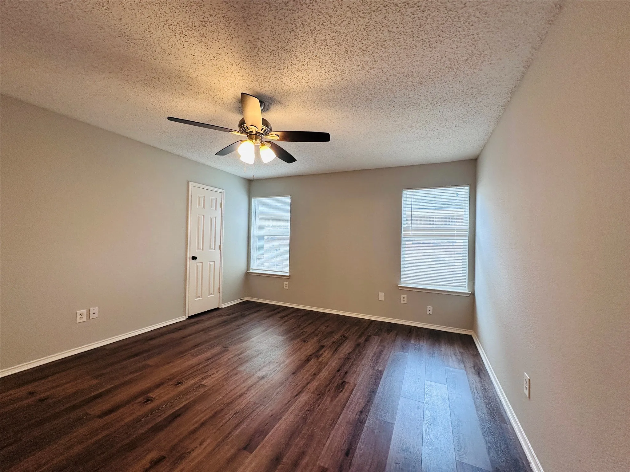 Single Family Residence For Sale in Dallas County , 2463 Marimont Lane, Lancaster, Texas 75134, 3 Bedroom, 2 Bathroom, 2 Garage spaces, 1,660 Sqft, built in 2001, mls#21242861, Real Estate Agent in Lancaster, Homes For Sale in Dallas county, Homes For Sale in Lancaster, Realtor in Lancaster Texas, Real Estate Brokerage Independent Realty Texas, Luminita Cordes Realtor