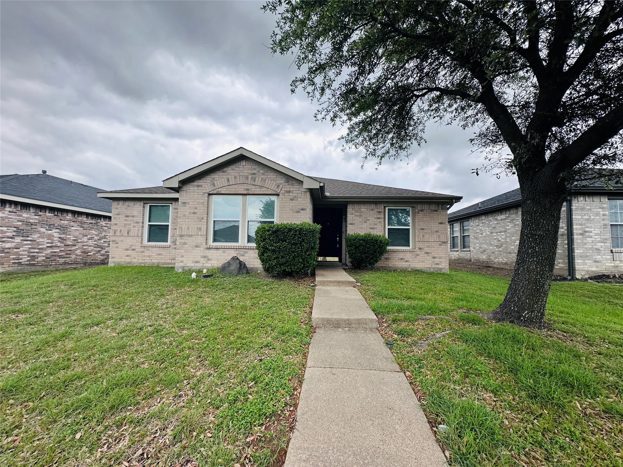 Single Family Residence For Sale in Dallas County , 2463 Marimont Lane, Lancaster, Texas 75134, 3 Bedroom, 2 Bathroom, 2 Garage spaces, 1,660 Sqft, built in 2001, mls#21242861, Real Estate Agent in Lancaster, Homes For Sale in Dallas county, Homes For Sale in Lancaster, Realtor in Lancaster Texas, Real Estate Brokerage Independent Realty Texas, Luminita Cordes Realtor