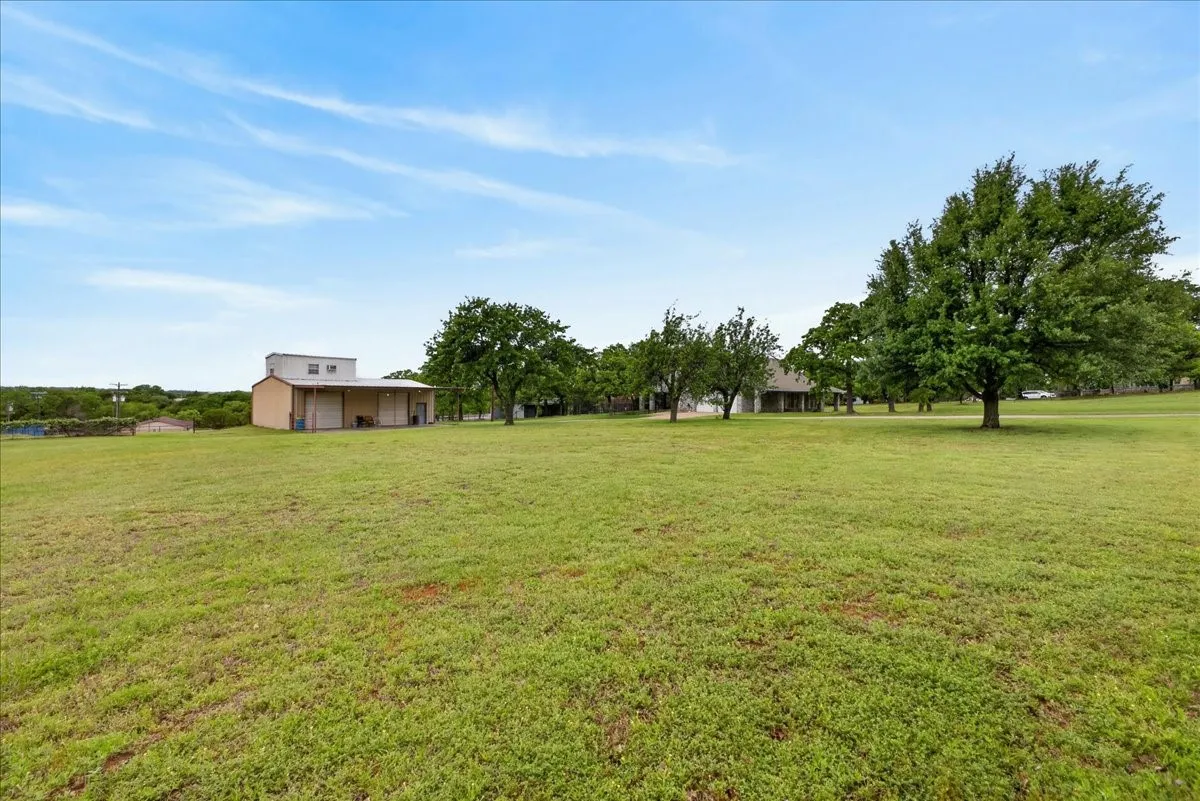 Single Family Residence For Sale in Johnson County , 4609 Slayton Road, Cleburne, Texas 76031, 3 Bedroom, 2 Bathroom, 2 Garage spaces, 2,451 Sqft, built in 1993, mls#21242357, Real Estate Agent in Cleburne, Homes For Sale in Johnson county, Homes For Sale in Cleburne, Realtor in Cleburne Texas, Real Estate Brokerage Independent Realty Texas, Luminita Cordes Realtor
