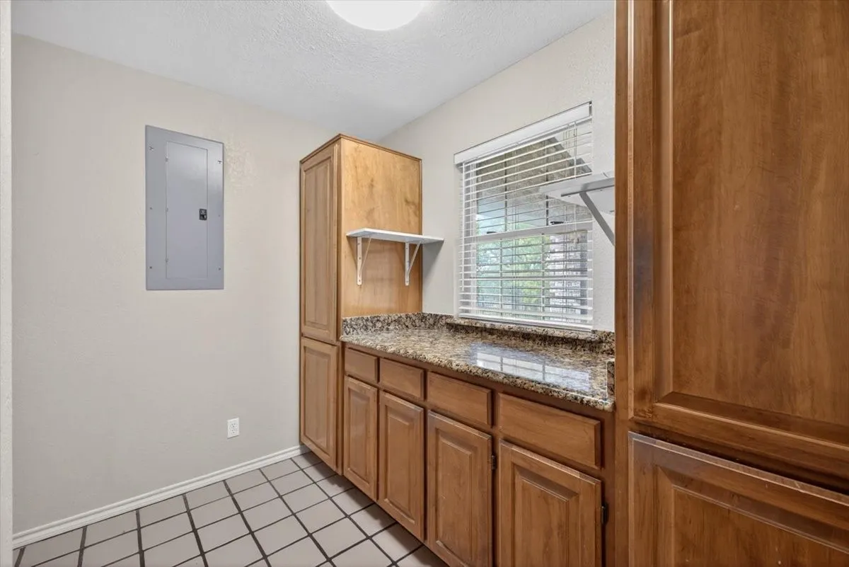 Single Family Residence For Sale in Johnson County , 4609 Slayton Road, Cleburne, Texas 76031, 3 Bedroom, 2 Bathroom, 2 Garage spaces, 2,451 Sqft, built in 1993, mls#21242357, Real Estate Agent in Cleburne, Homes For Sale in Johnson county, Homes For Sale in Cleburne, Realtor in Cleburne Texas, Real Estate Brokerage Independent Realty Texas, Luminita Cordes Realtor