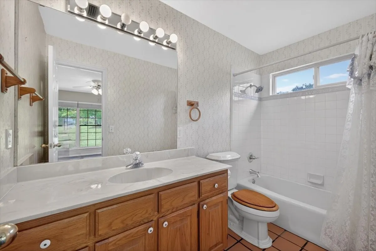Single Family Residence For Sale in Johnson County , 4609 Slayton Road, Cleburne, Texas 76031, 3 Bedroom, 2 Bathroom, 2 Garage spaces, 2,451 Sqft, built in 1993, mls#21242357, Real Estate Agent in Cleburne, Homes For Sale in Johnson county, Homes For Sale in Cleburne, Realtor in Cleburne Texas, Real Estate Brokerage Independent Realty Texas, Luminita Cordes Realtor