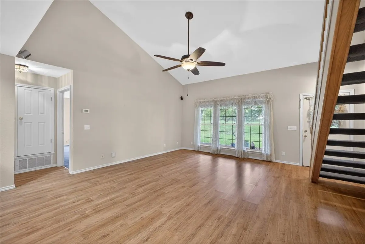 Single Family Residence For Sale in Johnson County , 4609 Slayton Road, Cleburne, Texas 76031, 3 Bedroom, 2 Bathroom, 2 Garage spaces, 2,451 Sqft, built in 1993, mls#21242357, Real Estate Agent in Cleburne, Homes For Sale in Johnson county, Homes For Sale in Cleburne, Realtor in Cleburne Texas, Real Estate Brokerage Independent Realty Texas, Luminita Cordes Realtor