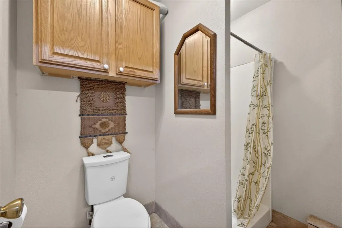 Single Family Residence For Sale in Johnson County , 4609 Slayton Road, Cleburne, Texas 76031, 3 Bedroom, 2 Bathroom, 2 Garage spaces, 2,451 Sqft, built in 1993, mls#21242357, Real Estate Agent in Cleburne, Homes For Sale in Johnson county, Homes For Sale in Cleburne, Realtor in Cleburne Texas, Real Estate Brokerage Independent Realty Texas, Luminita Cordes Realtor