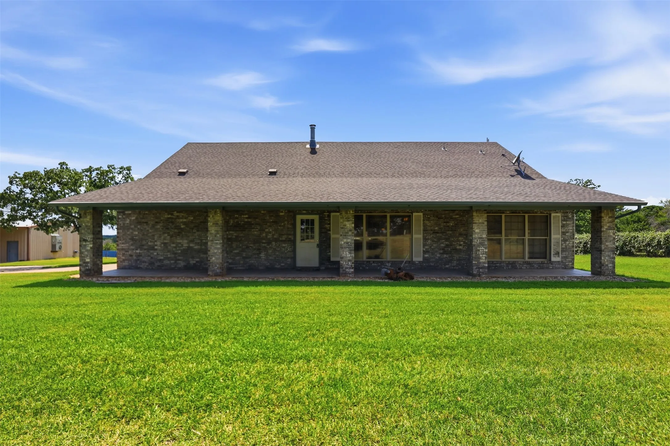 Single Family Residence For Sale in Johnson County , 4609 Slayton Road, Cleburne, Texas 76031, 3 Bedroom, 2 Bathroom, 2 Garage spaces, 2,451 Sqft, built in 1993, mls#21242357, Real Estate Agent in Cleburne, Homes For Sale in Johnson county, Homes For Sale in Cleburne, Realtor in Cleburne Texas, Real Estate Brokerage Independent Realty Texas, Luminita Cordes Realtor