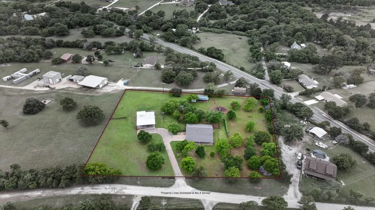 Single Family Residence For Sale in Johnson County , 4609 Slayton Road, Cleburne, Texas 76031, 3 Bedroom, 2 Bathroom, 2 Garage spaces, 2,451 Sqft, built in 1993, mls#21242357, Real Estate Agent in Cleburne, Homes For Sale in Johnson county, Homes For Sale in Cleburne, Realtor in Cleburne Texas, Real Estate Brokerage Independent Realty Texas, Luminita Cordes Realtor