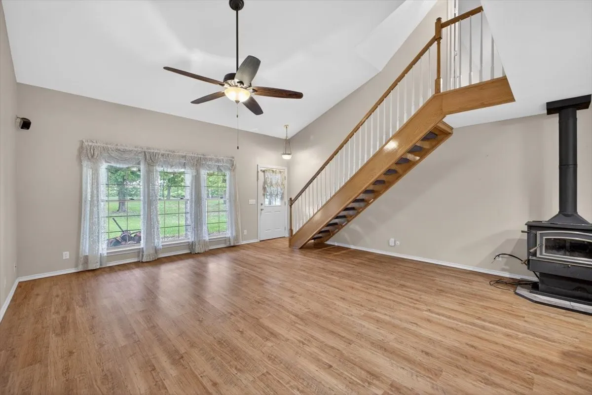 Single Family Residence For Sale in Johnson County , 4609 Slayton Road, Cleburne, Texas 76031, 3 Bedroom, 2 Bathroom, 2 Garage spaces, 2,451 Sqft, built in 1993, mls#21242357, Real Estate Agent in Cleburne, Homes For Sale in Johnson county, Homes For Sale in Cleburne, Realtor in Cleburne Texas, Real Estate Brokerage Independent Realty Texas, Luminita Cordes Realtor