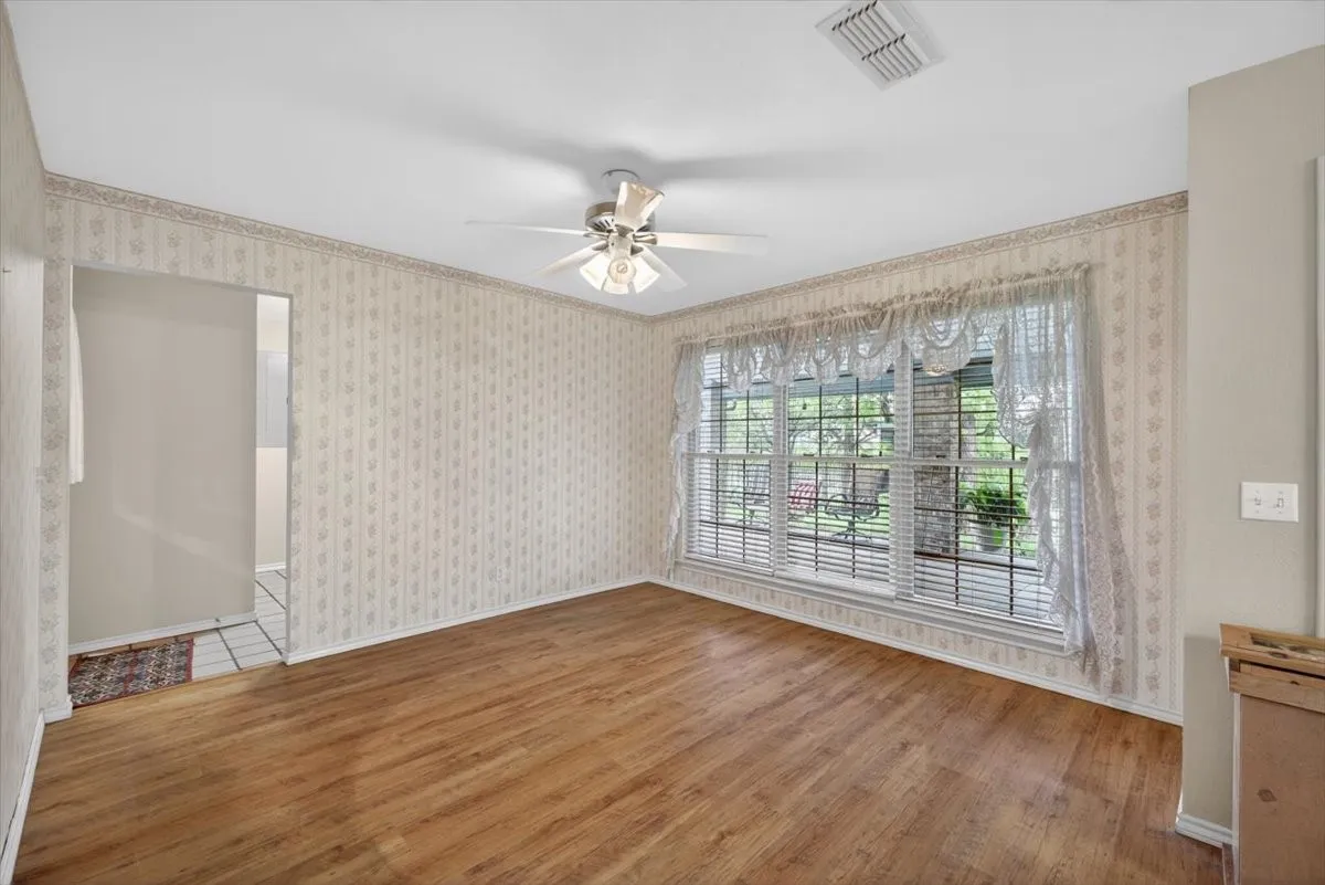 Single Family Residence For Sale in Johnson County , 4609 Slayton Road, Cleburne, Texas 76031, 3 Bedroom, 2 Bathroom, 2 Garage spaces, 2,451 Sqft, built in 1993, mls#21242357, Real Estate Agent in Cleburne, Homes For Sale in Johnson county, Homes For Sale in Cleburne, Realtor in Cleburne Texas, Real Estate Brokerage Independent Realty Texas, Luminita Cordes Realtor