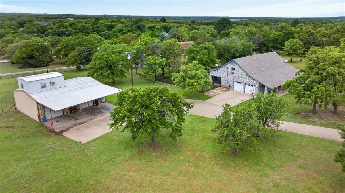 Single Family Residence For Sale in Johnson County , 4609 Slayton Road, Cleburne, Texas 76031, 3 Bedroom, 2 Bathroom, 2 Garage spaces, 2,451 Sqft, built in 1993, mls#21242357, Real Estate Agent in Cleburne, Homes For Sale in Johnson county, Homes For Sale in Cleburne, Realtor in Cleburne Texas, Real Estate Brokerage Independent Realty Texas, Luminita Cordes Realtor