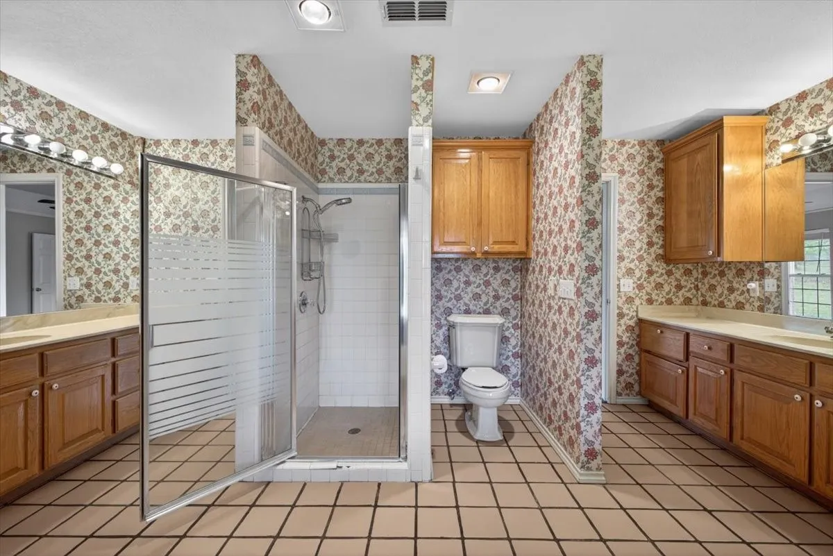 Single Family Residence For Sale in Johnson County , 4609 Slayton Road, Cleburne, Texas 76031, 3 Bedroom, 2 Bathroom, 2 Garage spaces, 2,451 Sqft, built in 1993, mls#21242357, Real Estate Agent in Cleburne, Homes For Sale in Johnson county, Homes For Sale in Cleburne, Realtor in Cleburne Texas, Real Estate Brokerage Independent Realty Texas, Luminita Cordes Realtor