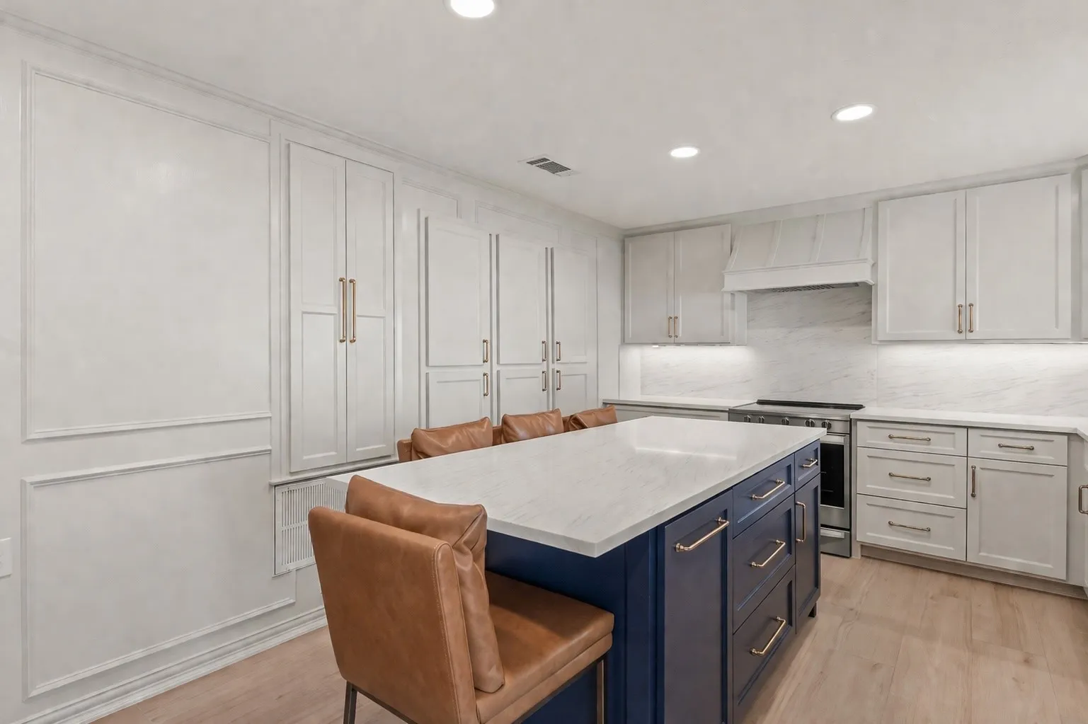 Single Family Residence For Sale in Henderson County , 158 Deer Island Road, Mabank, Texas 75156, 3 Bedroom, 2 Bathroom, Garage spaces, 1,735 Sqft, built in 1979, Preowned, mls#21240742, Real Estate Agent in Mabank, Homes For Sale in Henderson county, Homes For Sale in Mabank, Realtor in Mabank Texas, Real Estate Brokerage Independent Realty Texas, Luminita Cordes Realtor