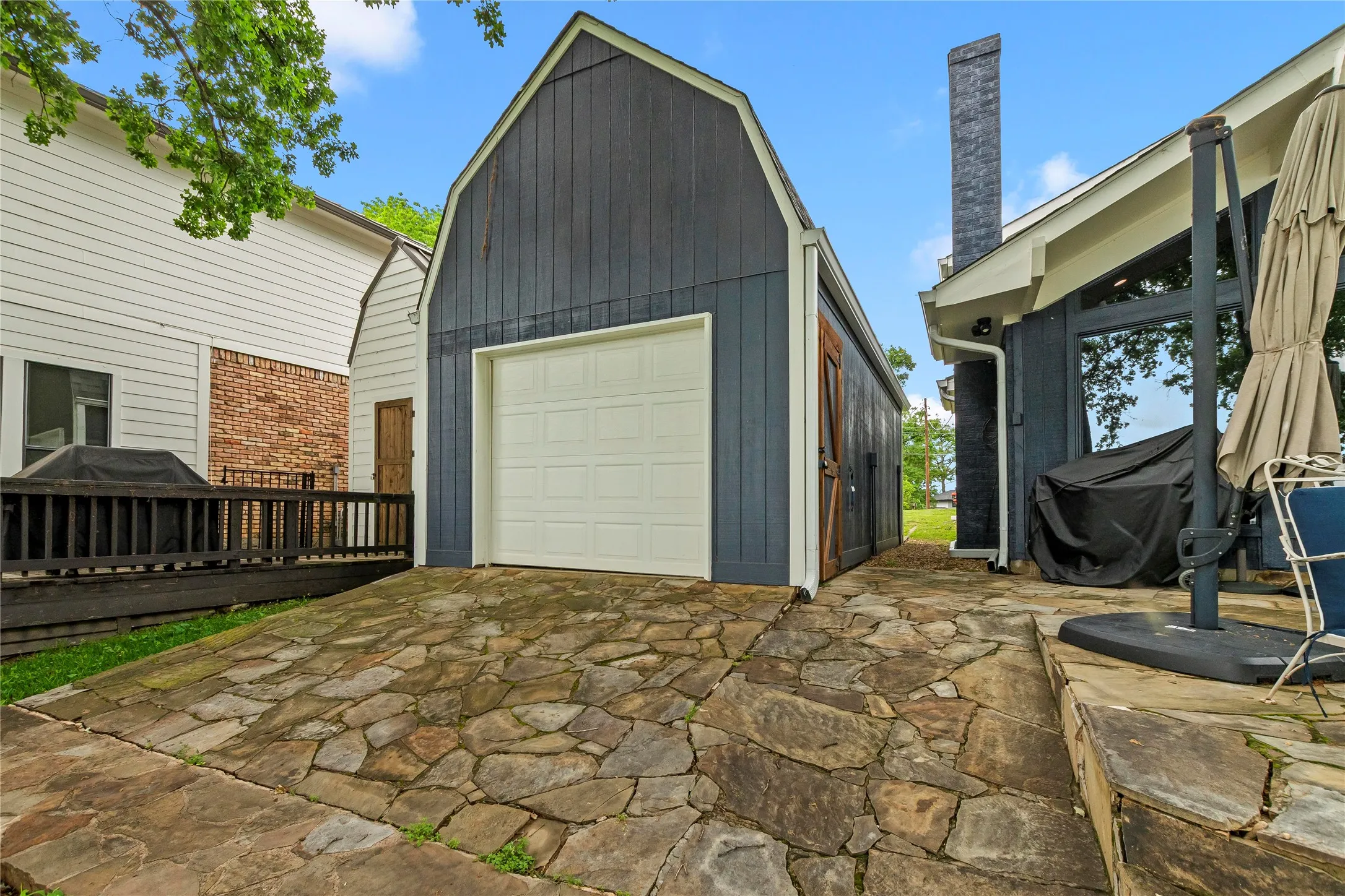 Single Family Residence For Sale in Henderson County , 158 Deer Island Road, Mabank, Texas 75156, 3 Bedroom, 2 Bathroom, Garage spaces, 1,735 Sqft, built in 1979, Preowned, mls#21240742, Real Estate Agent in Mabank, Homes For Sale in Henderson county, Homes For Sale in Mabank, Realtor in Mabank Texas, Real Estate Brokerage Independent Realty Texas, Luminita Cordes Realtor