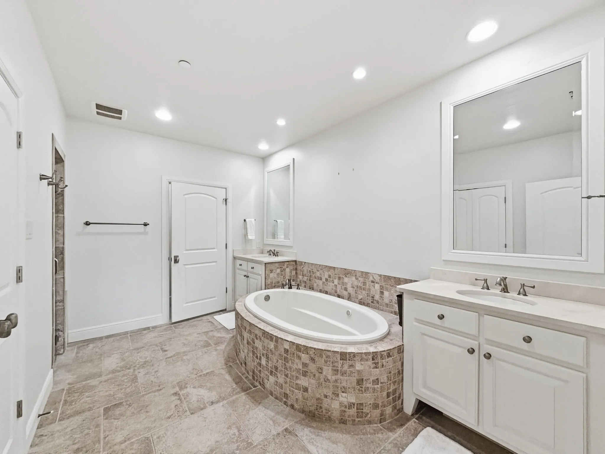 Condominium For Sale in Palo Pinto County , 2033 Harbor Way 104, Graford, Texas 76449, 3 Bedroom, 3 Bathroom, 1 Garage spaces, 2,088 Sqft, built in 2008, Preowned, mls#21242020, Real Estate Agent in Graford, Homes For Sale in Palo Pinto county, Homes For Sale in Graford, Realtor in Graford Texas, Real Estate Brokerage Independent Realty Texas, Luminita Cordes Realtor