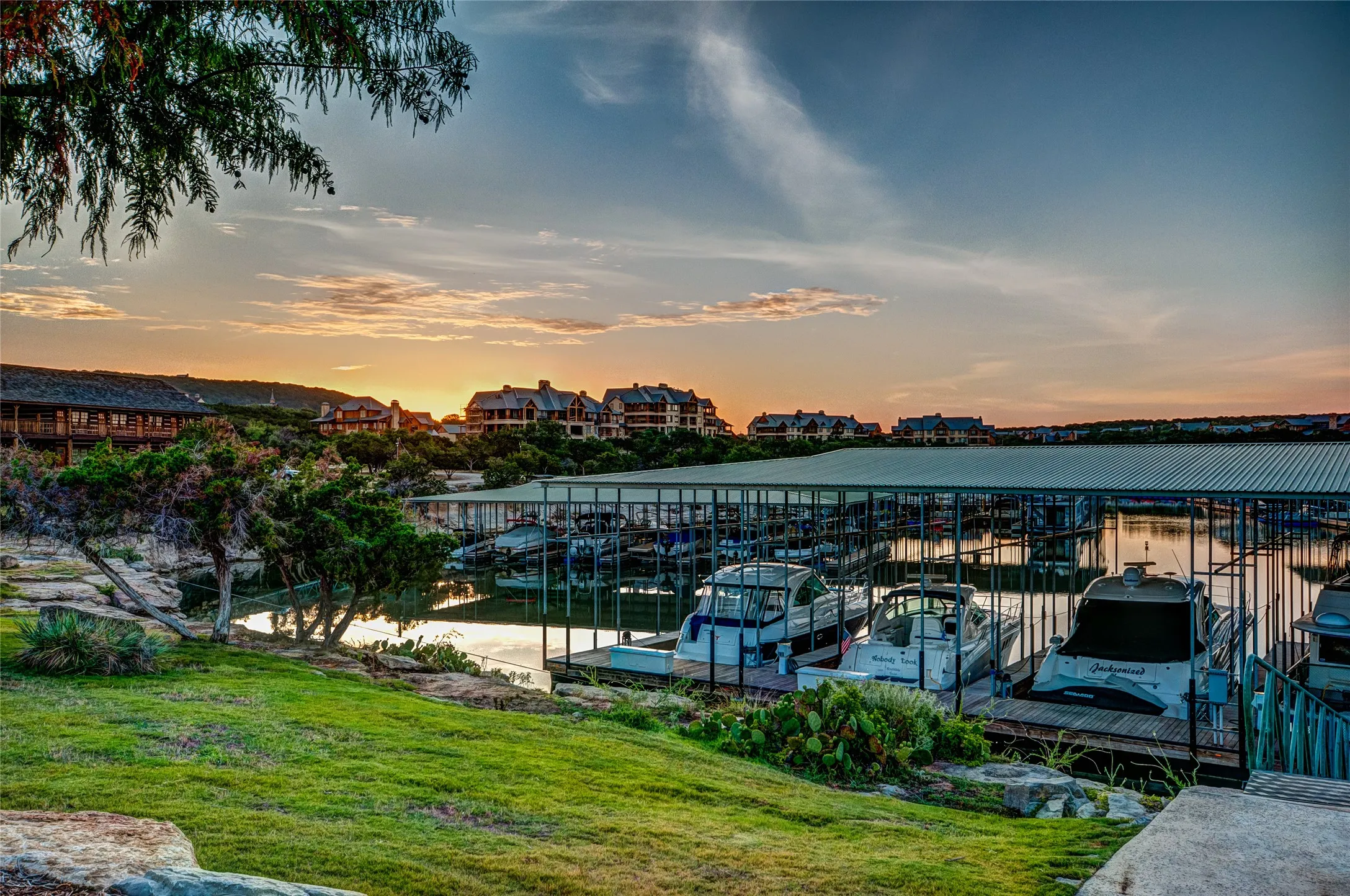 Condominium For Sale in Palo Pinto County , 2033 Harbor Way 104, Graford, Texas 76449, 3 Bedroom, 3 Bathroom, 1 Garage spaces, 2,088 Sqft, built in 2008, Preowned, mls#21242020, Real Estate Agent in Graford, Homes For Sale in Palo Pinto county, Homes For Sale in Graford, Realtor in Graford Texas, Real Estate Brokerage Independent Realty Texas, Luminita Cordes Realtor