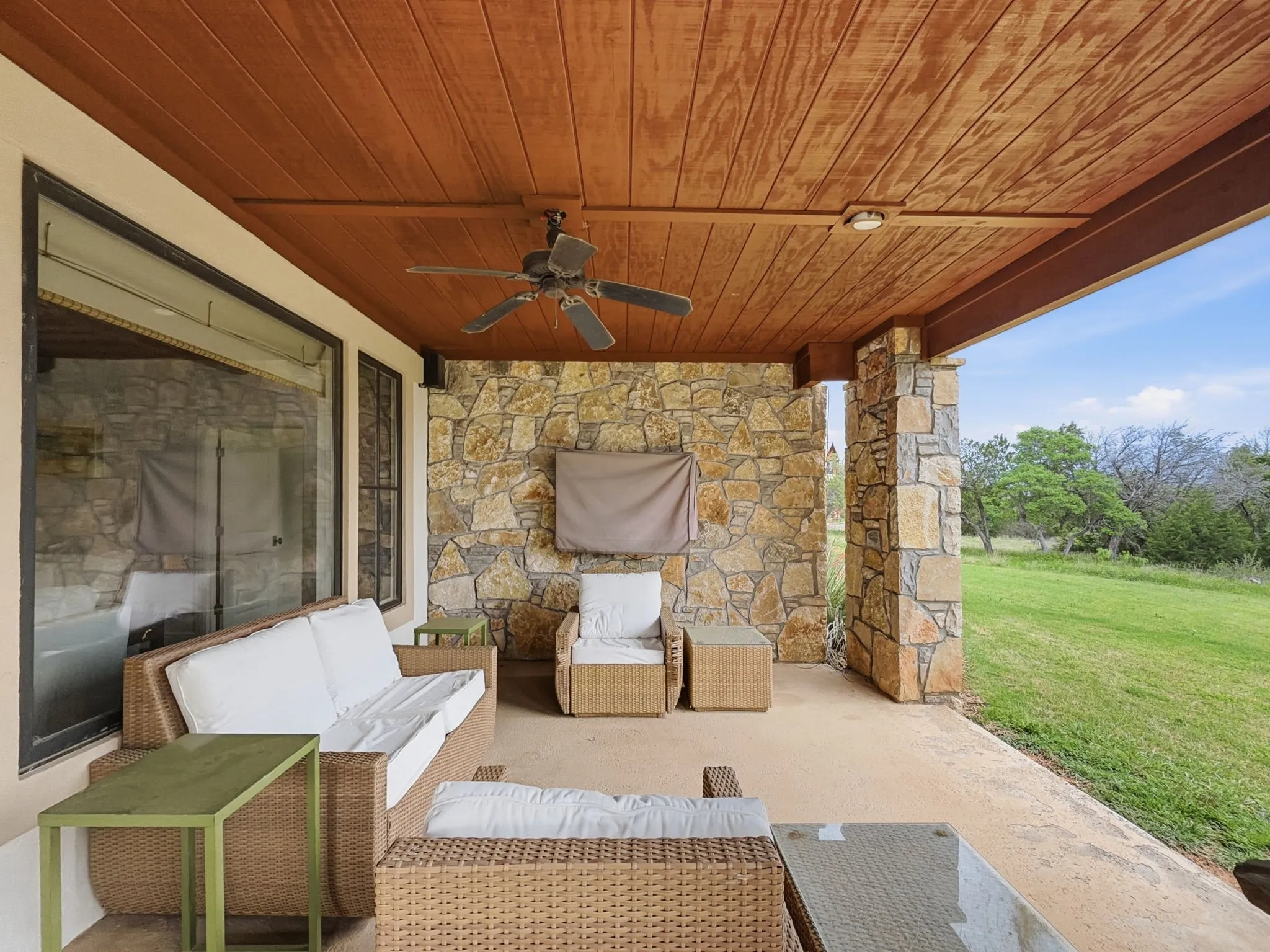 Condominium For Sale in Palo Pinto County , 2033 Harbor Way 104, Graford, Texas 76449, 3 Bedroom, 3 Bathroom, 1 Garage spaces, 2,088 Sqft, built in 2008, Preowned, mls#21242020, Real Estate Agent in Graford, Homes For Sale in Palo Pinto county, Homes For Sale in Graford, Realtor in Graford Texas, Real Estate Brokerage Independent Realty Texas, Luminita Cordes Realtor