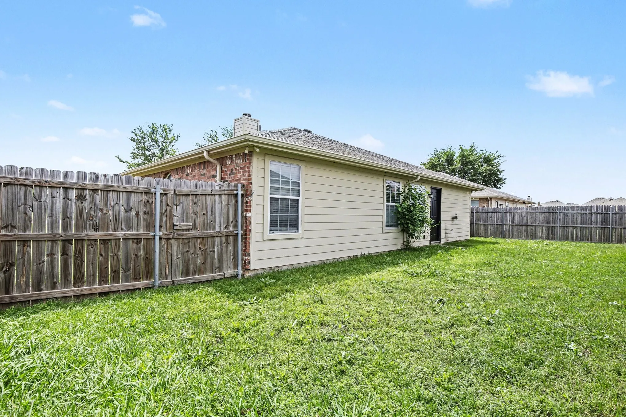 Single Family Residence For Sale in Johnson County , 2624 Buffalo Run, Burleson, Texas 76028, 3 Bedroom, 3 Bathroom, 2 Garage spaces, 2,060 Sqft, built in 2004, mls#21237280, Real Estate Agent in Burleson, Homes For Sale in Johnson county, Homes For Sale in Burleson, Realtor in Burleson Texas, Real Estate Brokerage Independent Realty Texas, Luminita Cordes Realtor
