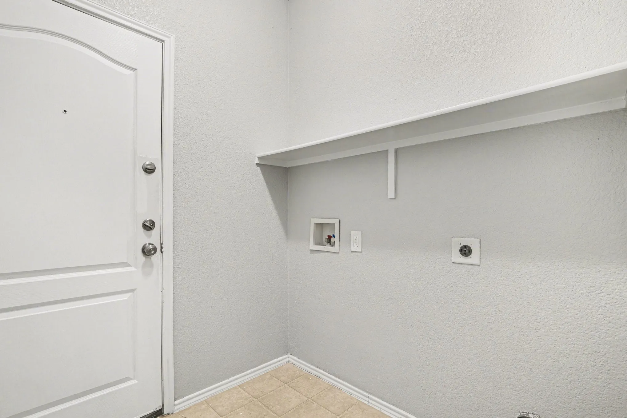 Single Family Residence For Sale in Johnson County , 2624 Buffalo Run, Burleson, Texas 76028, 3 Bedroom, 3 Bathroom, 2 Garage spaces, 2,060 Sqft, built in 2004, mls#21237280, Real Estate Agent in Burleson, Homes For Sale in Johnson county, Homes For Sale in Burleson, Realtor in Burleson Texas, Real Estate Brokerage Independent Realty Texas, Luminita Cordes Realtor