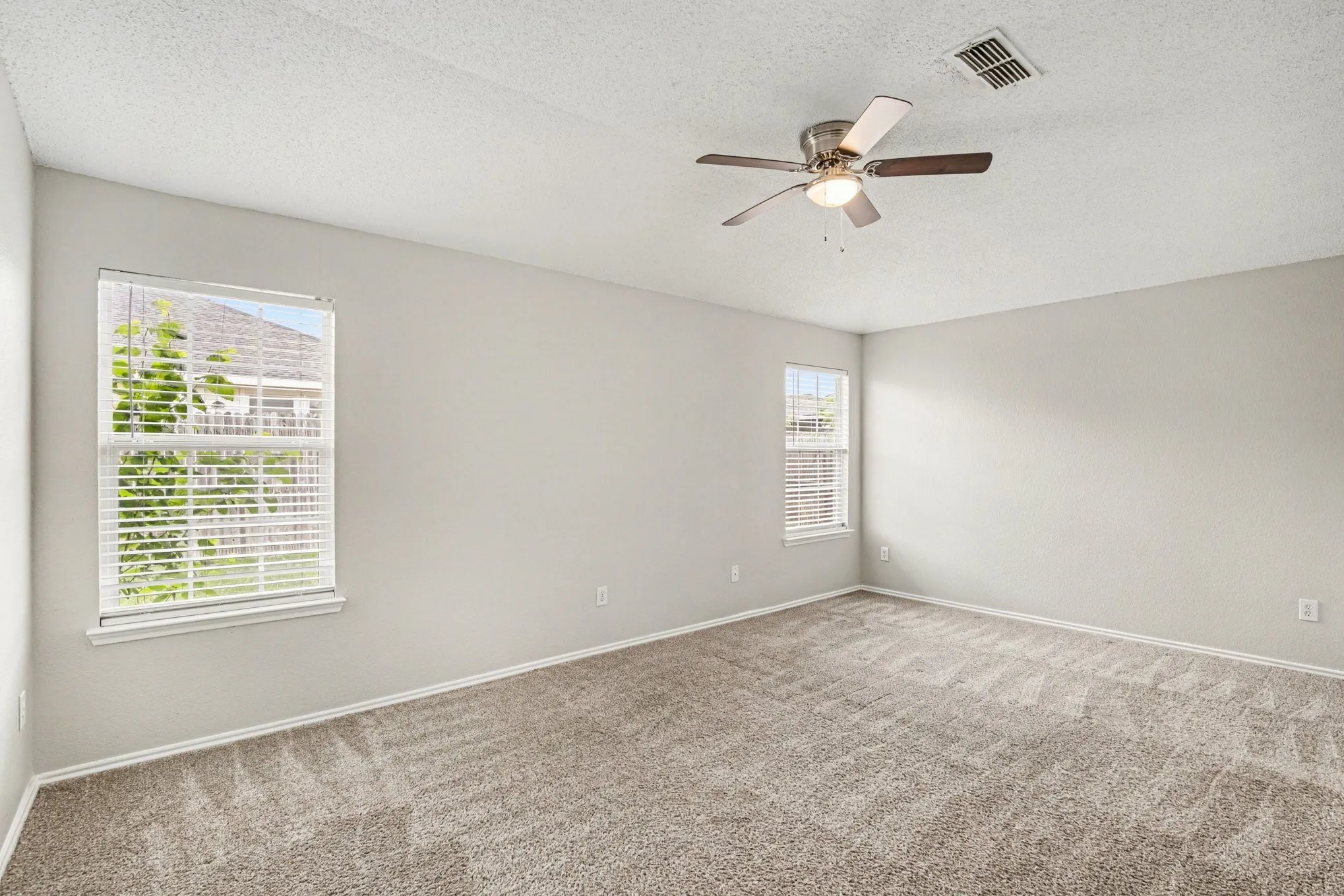Single Family Residence For Sale in Johnson County , 2624 Buffalo Run, Burleson, Texas 76028, 3 Bedroom, 3 Bathroom, 2 Garage spaces, 2,060 Sqft, built in 2004, mls#21237280, Real Estate Agent in Burleson, Homes For Sale in Johnson county, Homes For Sale in Burleson, Realtor in Burleson Texas, Real Estate Brokerage Independent Realty Texas, Luminita Cordes Realtor