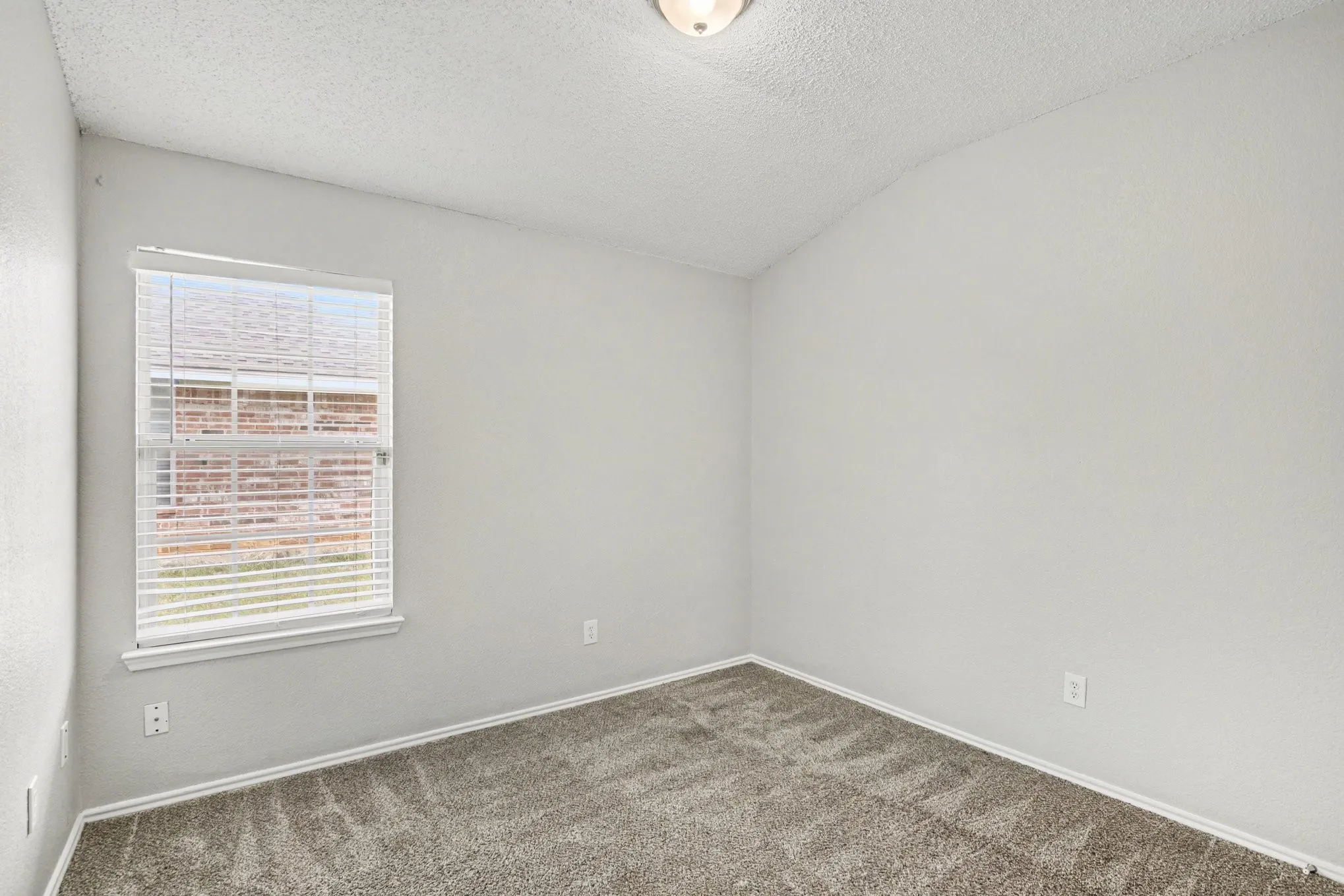 Single Family Residence For Sale in Johnson County , 2624 Buffalo Run, Burleson, Texas 76028, 3 Bedroom, 3 Bathroom, 2 Garage spaces, 2,060 Sqft, built in 2004, mls#21237280, Real Estate Agent in Burleson, Homes For Sale in Johnson county, Homes For Sale in Burleson, Realtor in Burleson Texas, Real Estate Brokerage Independent Realty Texas, Luminita Cordes Realtor