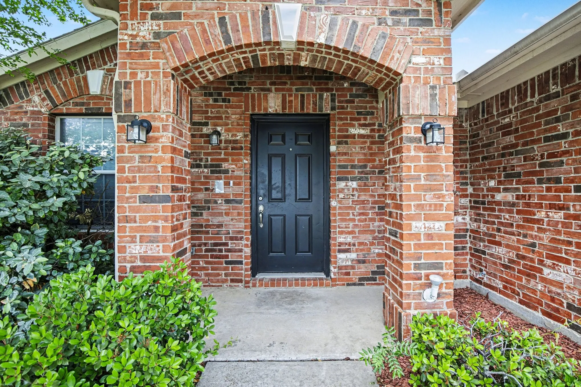 Single Family Residence For Sale in Johnson County , 2624 Buffalo Run, Burleson, Texas 76028, 3 Bedroom, 3 Bathroom, 2 Garage spaces, 2,060 Sqft, built in 2004, mls#21237280, Real Estate Agent in Burleson, Homes For Sale in Johnson county, Homes For Sale in Burleson, Realtor in Burleson Texas, Real Estate Brokerage Independent Realty Texas, Luminita Cordes Realtor