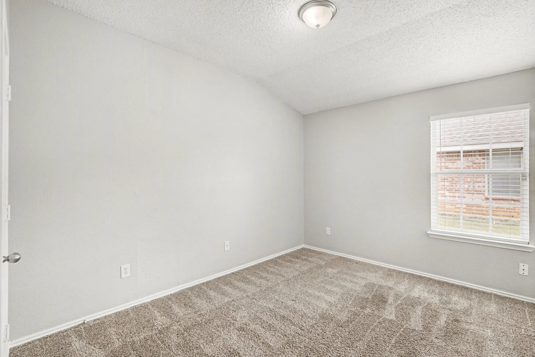 Single Family Residence For Sale in Johnson County , 2624 Buffalo Run, Burleson, Texas 76028, 3 Bedroom, 3 Bathroom, 2 Garage spaces, 2,060 Sqft, built in 2004, mls#21237280, Real Estate Agent in Burleson, Homes For Sale in Johnson county, Homes For Sale in Burleson, Realtor in Burleson Texas, Real Estate Brokerage Independent Realty Texas, Luminita Cordes Realtor