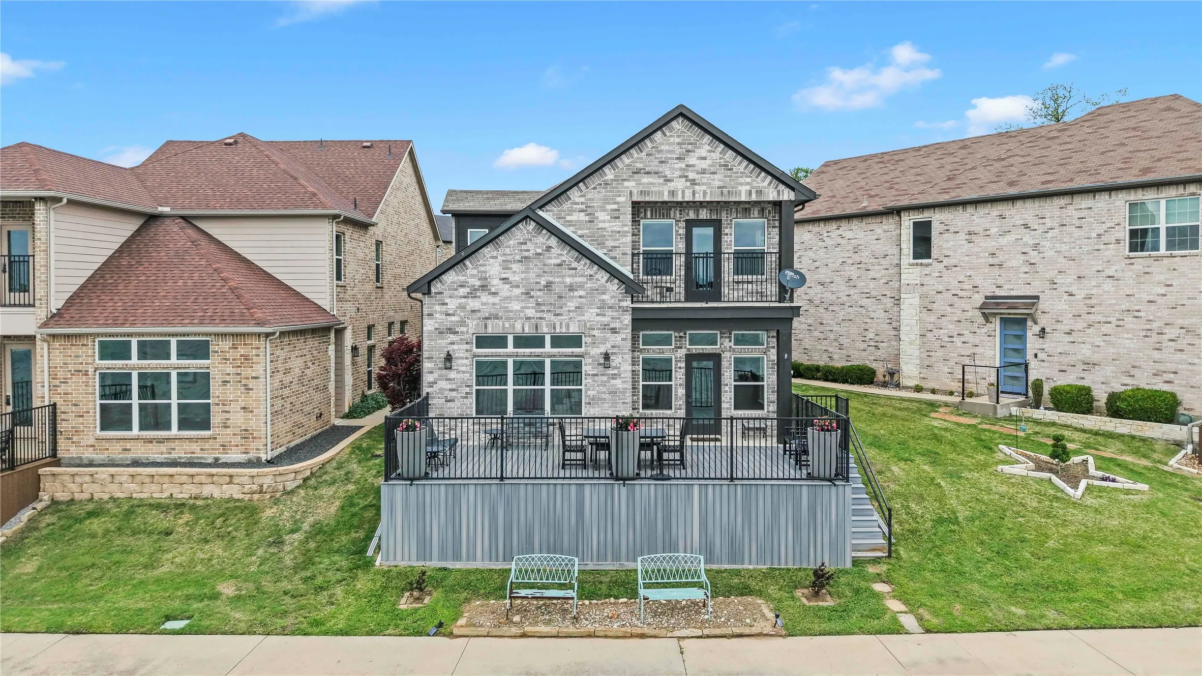 Single Family Residence For Sale in Henderson County , 164 Marina Drive, Mabank, Texas 75156, 4 Bedroom, 5 Bathroom, 2 Garage spaces, 2,654 Sqft, built in 2019, Preowned, mls#21238018, Real Estate Agent in Mabank, Homes For Sale in Henderson county, Homes For Sale in Mabank, Realtor in Mabank Texas, Real Estate Brokerage Independent Realty Texas, Luminita Cordes Realtor