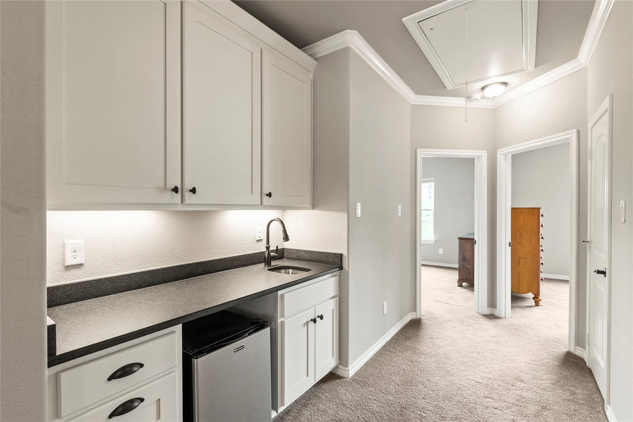 Upstair wet bar services bonus room and 3 guest bedrooms. Perfect as coffee and beverage bar without having to go downstairs.