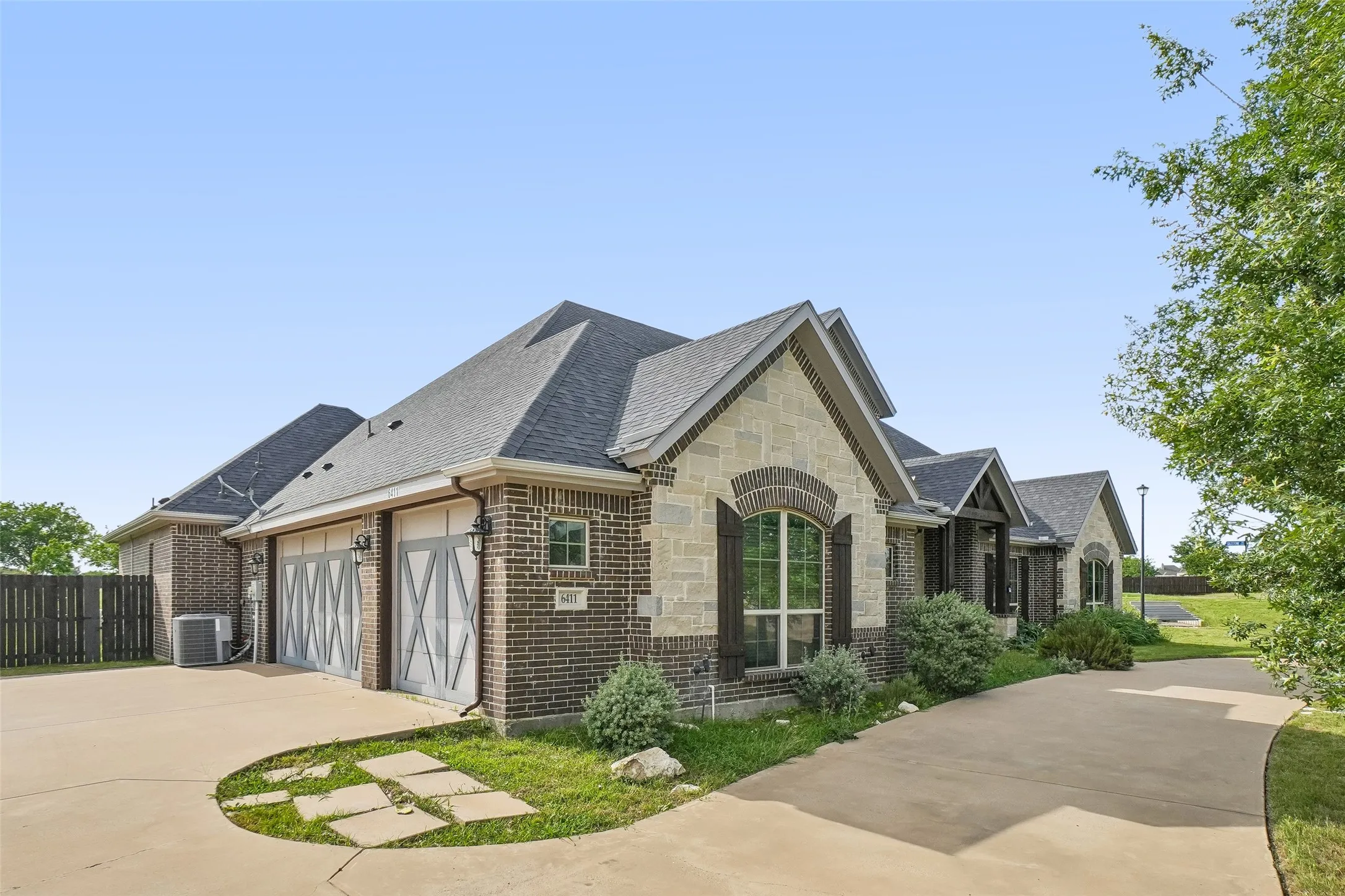 Single Family Residence For Sale in Ellis County , 6411 Caliche Circle, Midlothian, Texas 76065, 4 Bedroom, 4 Bathroom, 3 Garage spaces, 3,278 Sqft, built in 2017, mls#21228545, Real Estate Agent in Midlothian, Homes For Sale in Ellis county, Homes For Sale in Midlothian, Realtor in Midlothian Texas, Real Estate Brokerage Independent Realty Texas, Luminita Cordes Realtor