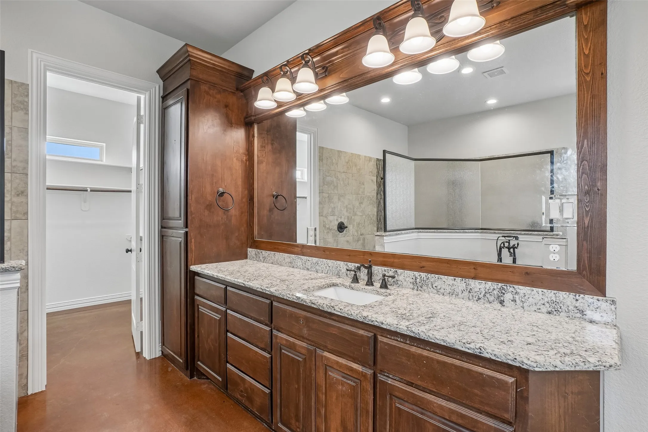 Single Family Residence For Sale in Ellis County , 6411 Caliche Circle, Midlothian, Texas 76065, 4 Bedroom, 4 Bathroom, 3 Garage spaces, 3,278 Sqft, built in 2017, mls#21228545, Real Estate Agent in Midlothian, Homes For Sale in Ellis county, Homes For Sale in Midlothian, Realtor in Midlothian Texas, Real Estate Brokerage Independent Realty Texas, Luminita Cordes Realtor