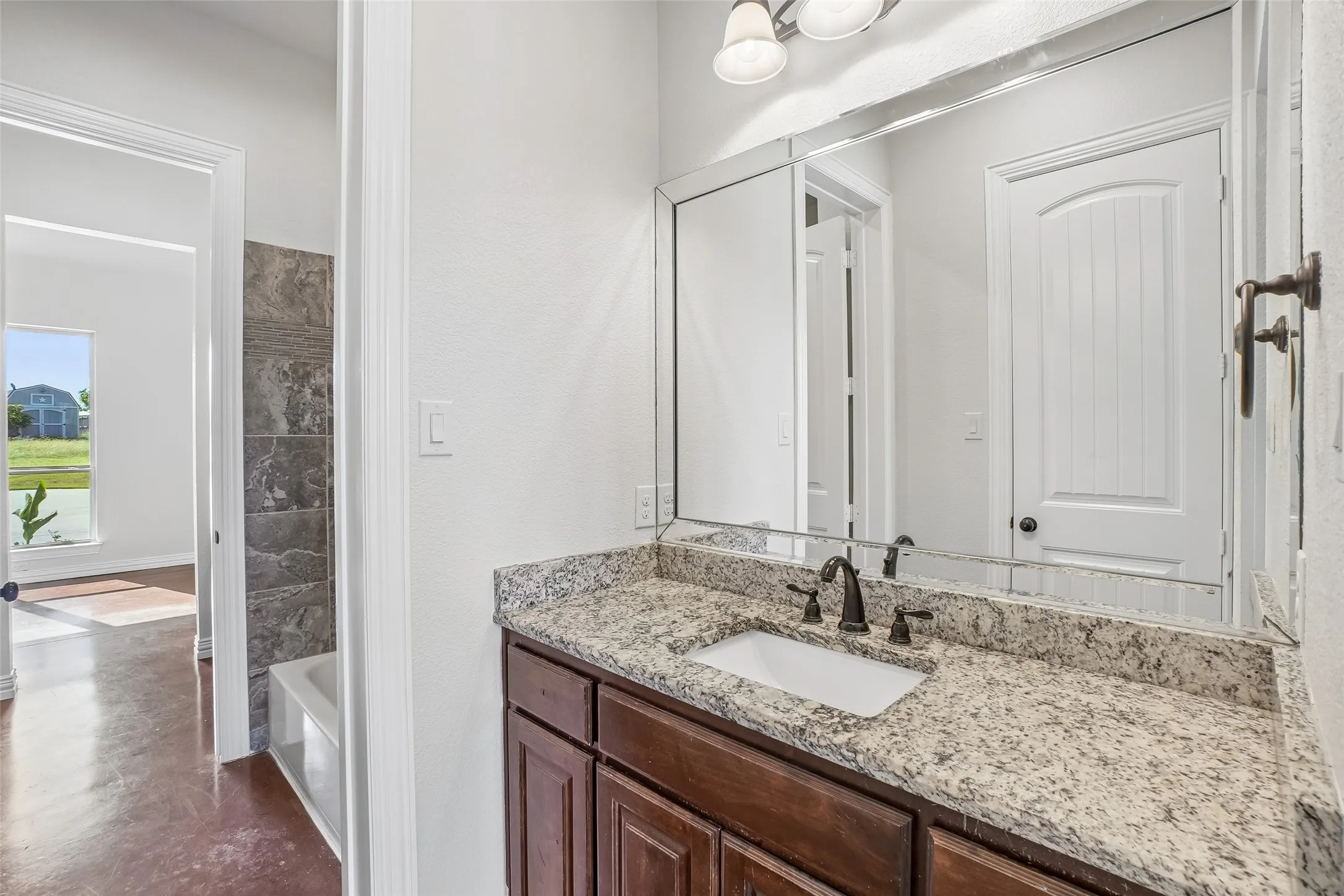 Single Family Residence For Sale in Ellis County , 6411 Caliche Circle, Midlothian, Texas 76065, 4 Bedroom, 4 Bathroom, 3 Garage spaces, 3,278 Sqft, built in 2017, mls#21228545, Real Estate Agent in Midlothian, Homes For Sale in Ellis county, Homes For Sale in Midlothian, Realtor in Midlothian Texas, Real Estate Brokerage Independent Realty Texas, Luminita Cordes Realtor