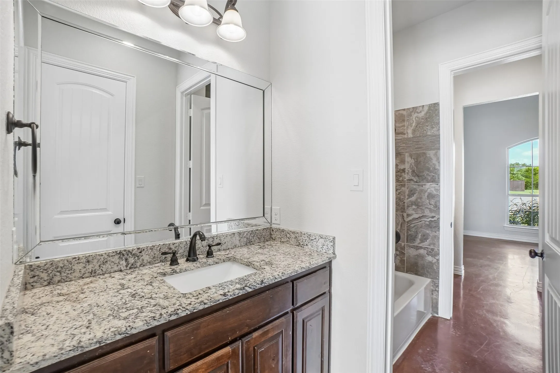 Single Family Residence For Sale in Ellis County , 6411 Caliche Circle, Midlothian, Texas 76065, 4 Bedroom, 4 Bathroom, 3 Garage spaces, 3,278 Sqft, built in 2017, mls#21228545, Real Estate Agent in Midlothian, Homes For Sale in Ellis county, Homes For Sale in Midlothian, Realtor in Midlothian Texas, Real Estate Brokerage Independent Realty Texas, Luminita Cordes Realtor