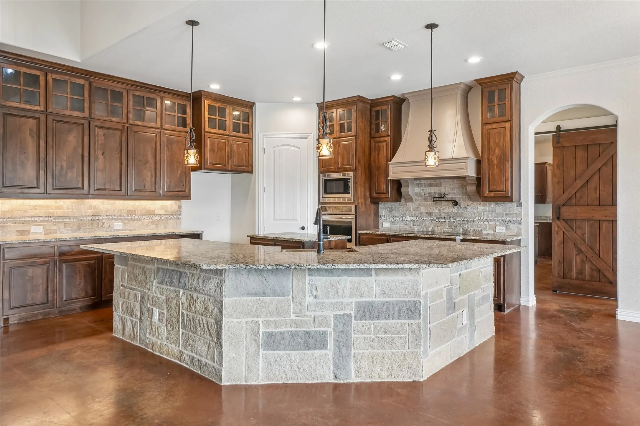 Single Family Residence For Sale in Ellis County , 6411 Caliche Circle, Midlothian, Texas 76065, 4 Bedroom, 4 Bathroom, 3 Garage spaces, 3,278 Sqft, built in 2017, mls#21228545, Real Estate Agent in Midlothian, Homes For Sale in Ellis county, Homes For Sale in Midlothian, Realtor in Midlothian Texas, Real Estate Brokerage Independent Realty Texas, Luminita Cordes Realtor