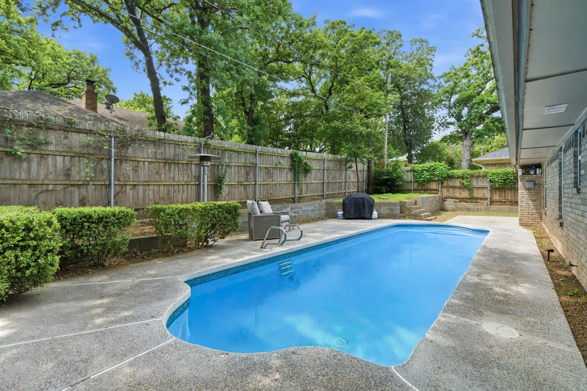 Single Family Residence For Sale in Tarrant County , 5718 Overridge Drive, Arlington, Texas 76017, 3 Bedroom, 2 Bathroom, 2 Garage spaces, 1,796 Sqft, built in 1977, Preowned, Price $374,900, mls#21237766, Real Estate Agent in Arlington, Homes For Sale in Tarrant county, Homes For Sale in Arlington, Realtor in Arlington Texas, Real Estate Brokerage Independent Realty Texas, Luminita Cordes Realtor