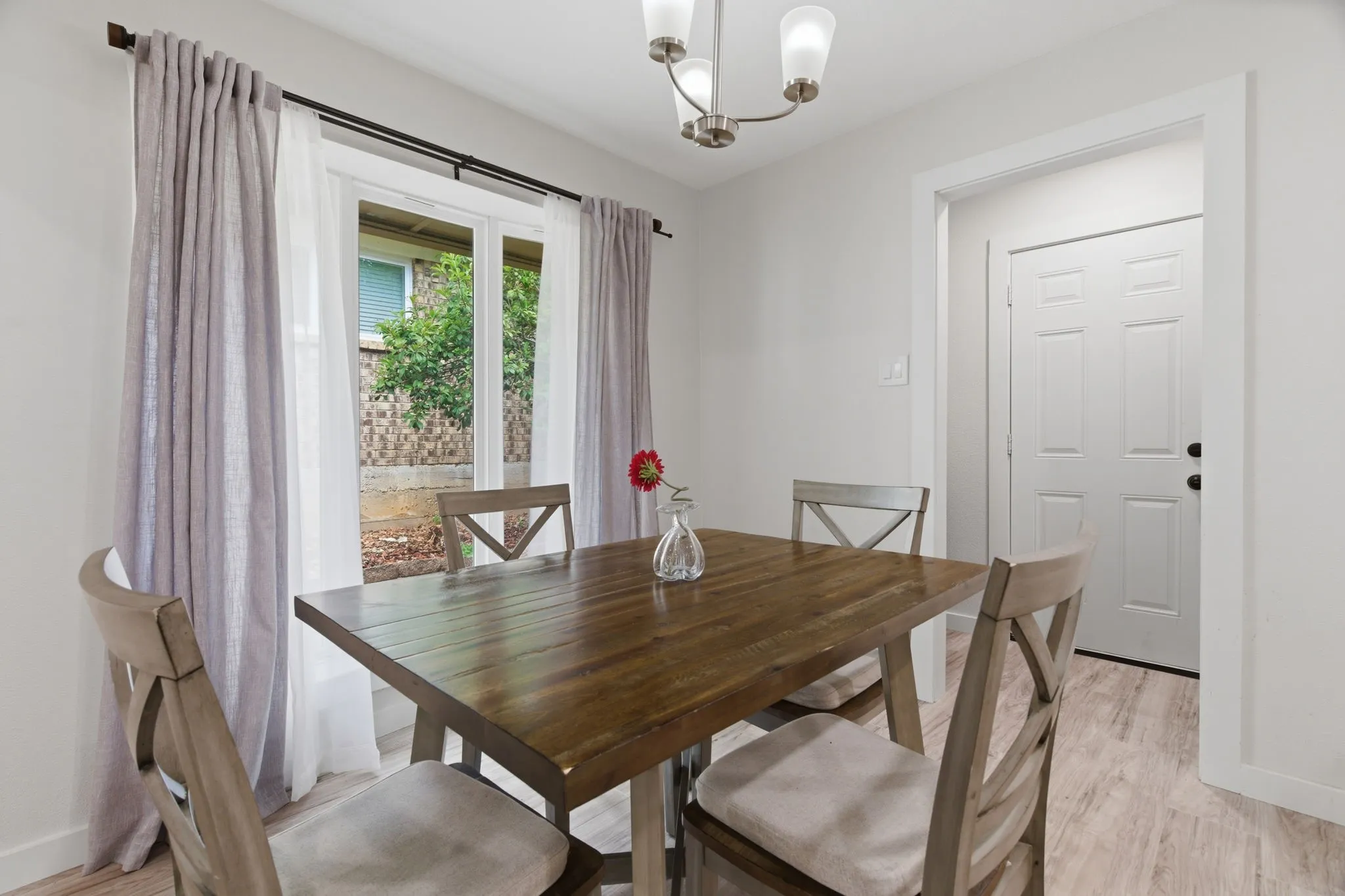 Single Family Residence For Sale in Tarrant County , 5718 Overridge Drive, Arlington, Texas 76017, 3 Bedroom, 2 Bathroom, 2 Garage spaces, 1,796 Sqft, built in 1977, Preowned, Price $374,900, mls#21237766, Real Estate Agent in Arlington, Homes For Sale in Tarrant county, Homes For Sale in Arlington, Realtor in Arlington Texas, Real Estate Brokerage Independent Realty Texas, Luminita Cordes Realtor
