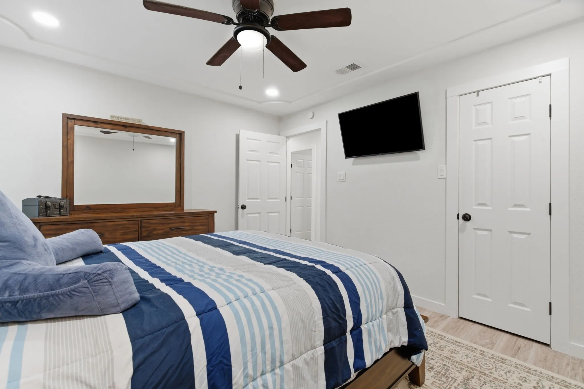 Single Family Residence For Sale in Tarrant County , 5718 Overridge Drive, Arlington, Texas 76017, 3 Bedroom, 2 Bathroom, 2 Garage spaces, 1,796 Sqft, built in 1977, Preowned, Price $374,900, mls#21237766, Real Estate Agent in Arlington, Homes For Sale in Tarrant county, Homes For Sale in Arlington, Realtor in Arlington Texas, Real Estate Brokerage Independent Realty Texas, Luminita Cordes Realtor