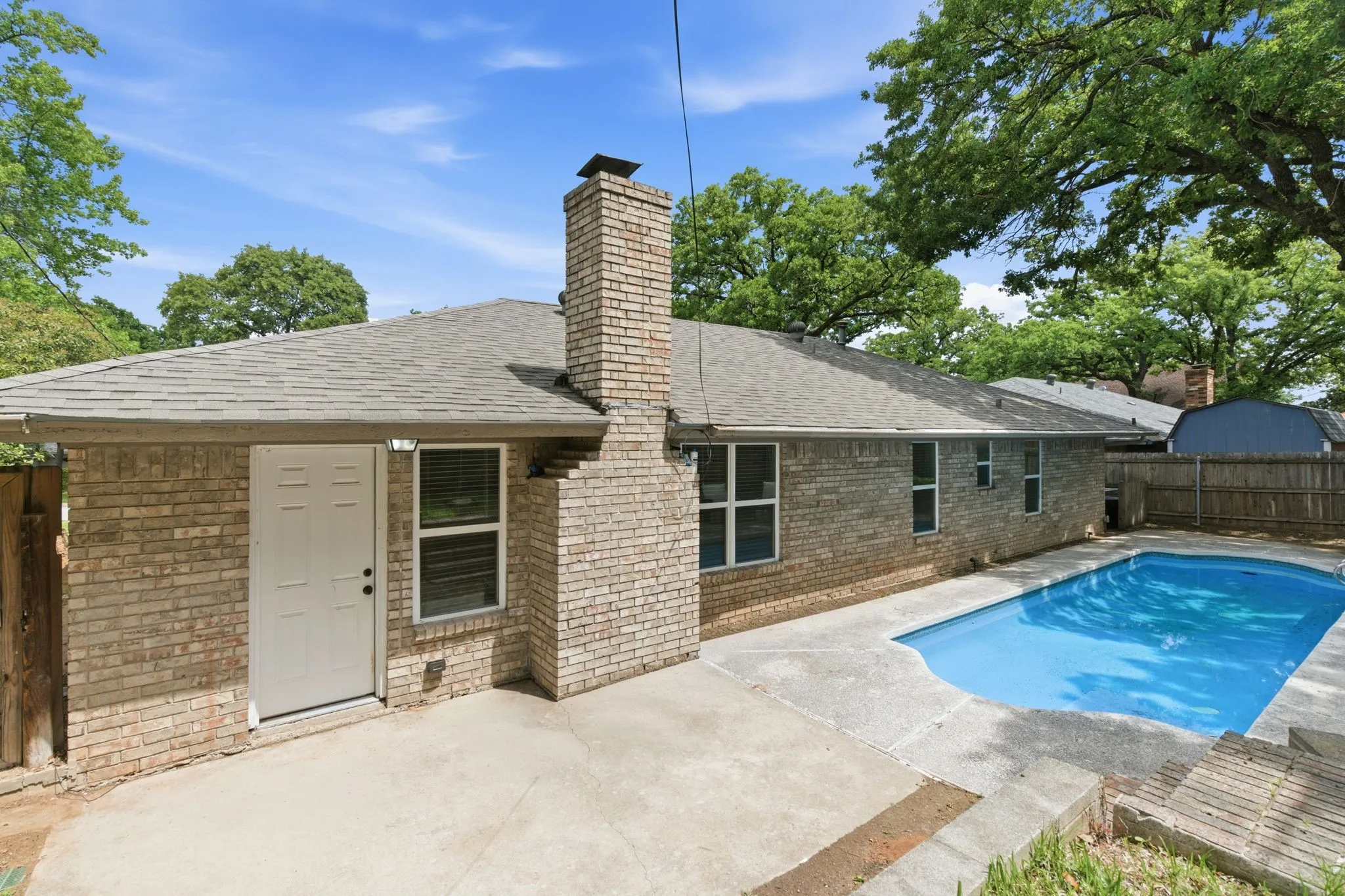 Single Family Residence For Sale in Tarrant County , 5718 Overridge Drive, Arlington, Texas 76017, 3 Bedroom, 2 Bathroom, 2 Garage spaces, 1,796 Sqft, built in 1977, Preowned, Price $374,900, mls#21237766, Real Estate Agent in Arlington, Homes For Sale in Tarrant county, Homes For Sale in Arlington, Realtor in Arlington Texas, Real Estate Brokerage Independent Realty Texas, Luminita Cordes Realtor