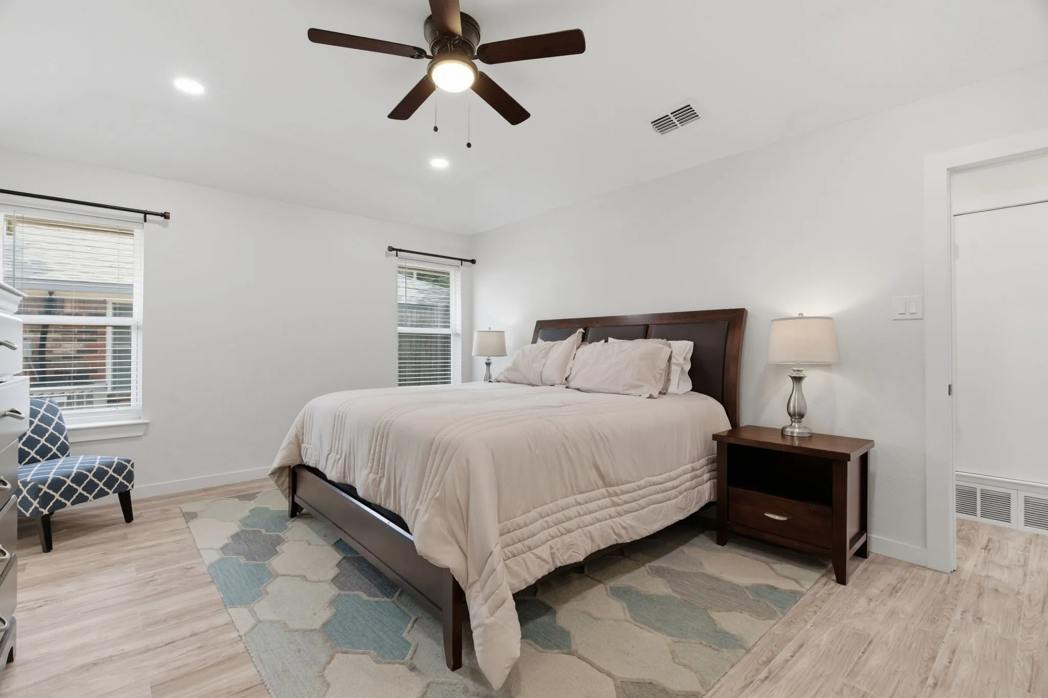 Single Family Residence For Sale in Tarrant County , 5718 Overridge Drive, Arlington, Texas 76017, 3 Bedroom, 2 Bathroom, 2 Garage spaces, 1,796 Sqft, built in 1977, Preowned, Price $374,900, mls#21237766, Real Estate Agent in Arlington, Homes For Sale in Tarrant county, Homes For Sale in Arlington, Realtor in Arlington Texas, Real Estate Brokerage Independent Realty Texas, Luminita Cordes Realtor