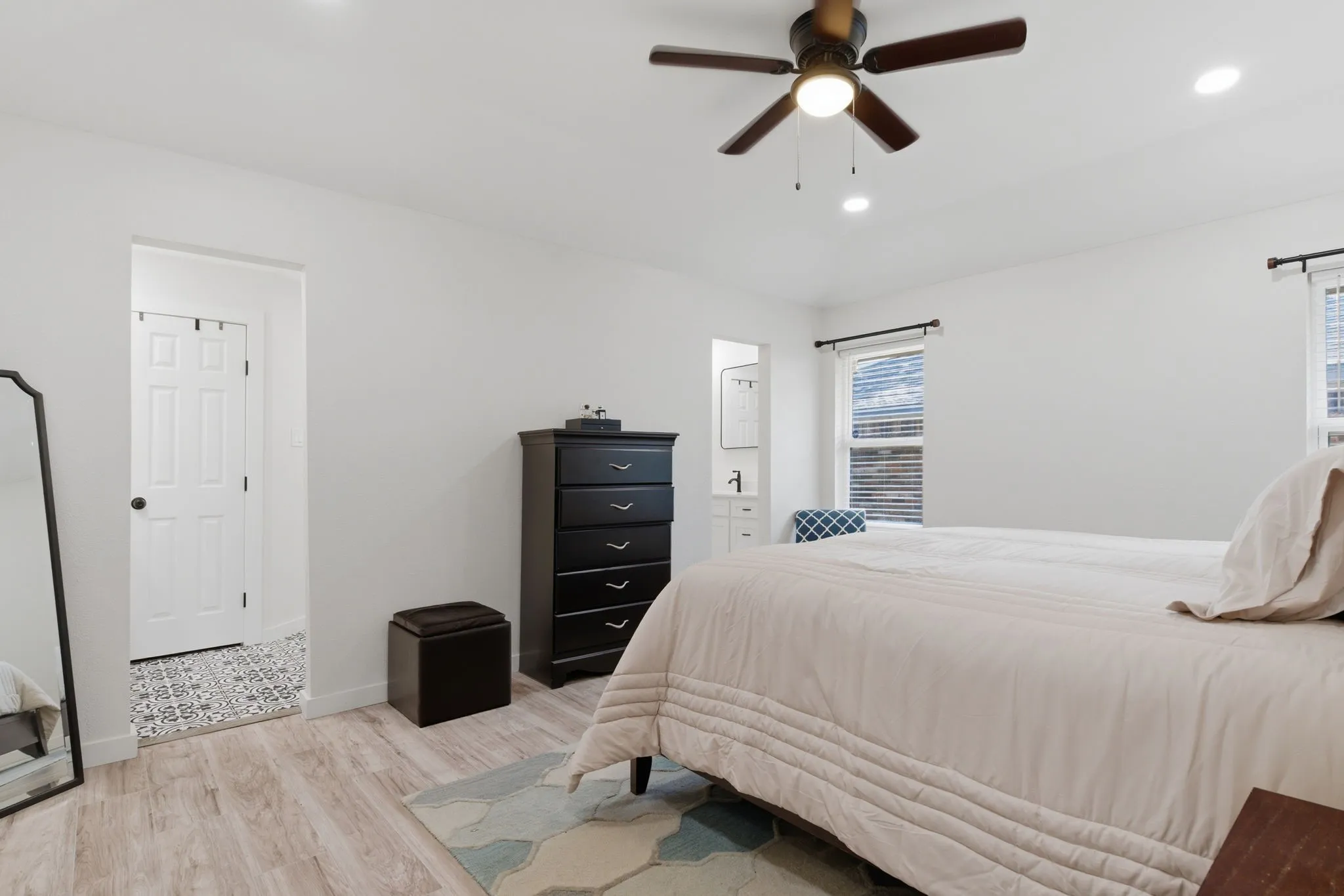 Single Family Residence For Sale in Tarrant County , 5718 Overridge Drive, Arlington, Texas 76017, 3 Bedroom, 2 Bathroom, 2 Garage spaces, 1,796 Sqft, built in 1977, Preowned, Price $374,900, mls#21237766, Real Estate Agent in Arlington, Homes For Sale in Tarrant county, Homes For Sale in Arlington, Realtor in Arlington Texas, Real Estate Brokerage Independent Realty Texas, Luminita Cordes Realtor